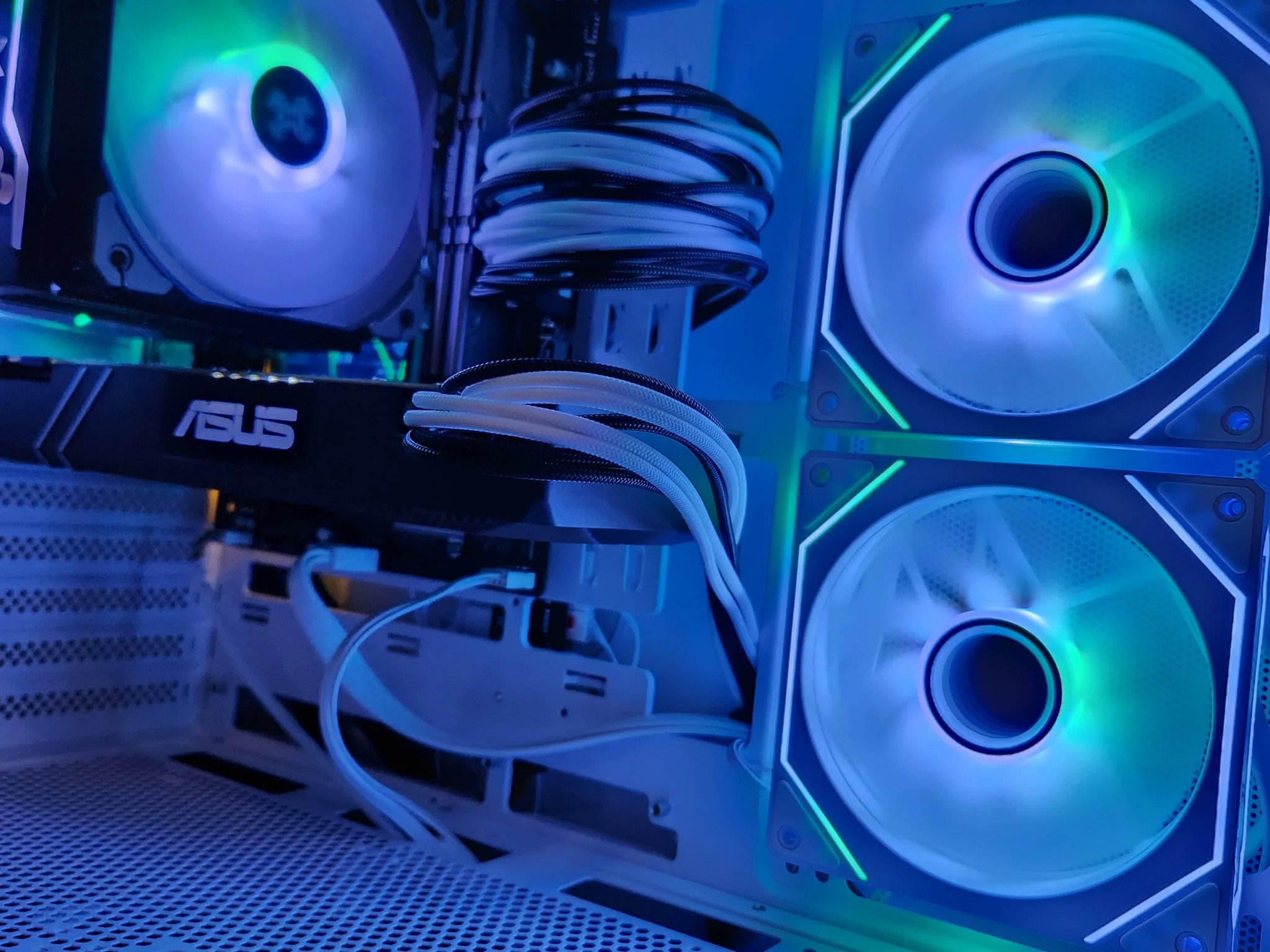 Custom Gaming PC | i5 9400F + GTX 1070 | 16GB DDR4, 512GB NVMe SSD, Windows 10 Preinstalled