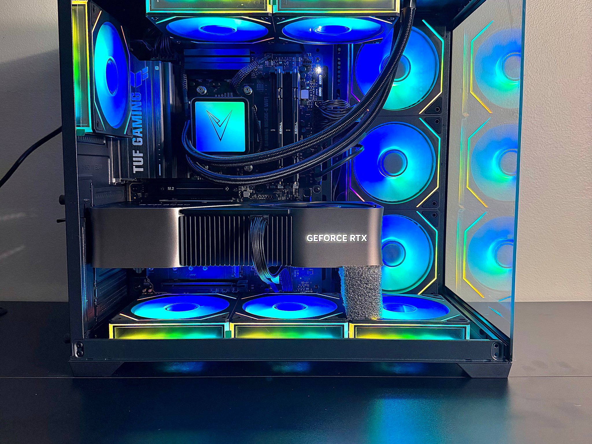 Insane RTX 4080 FE + R7 7800X3D Gaming PC