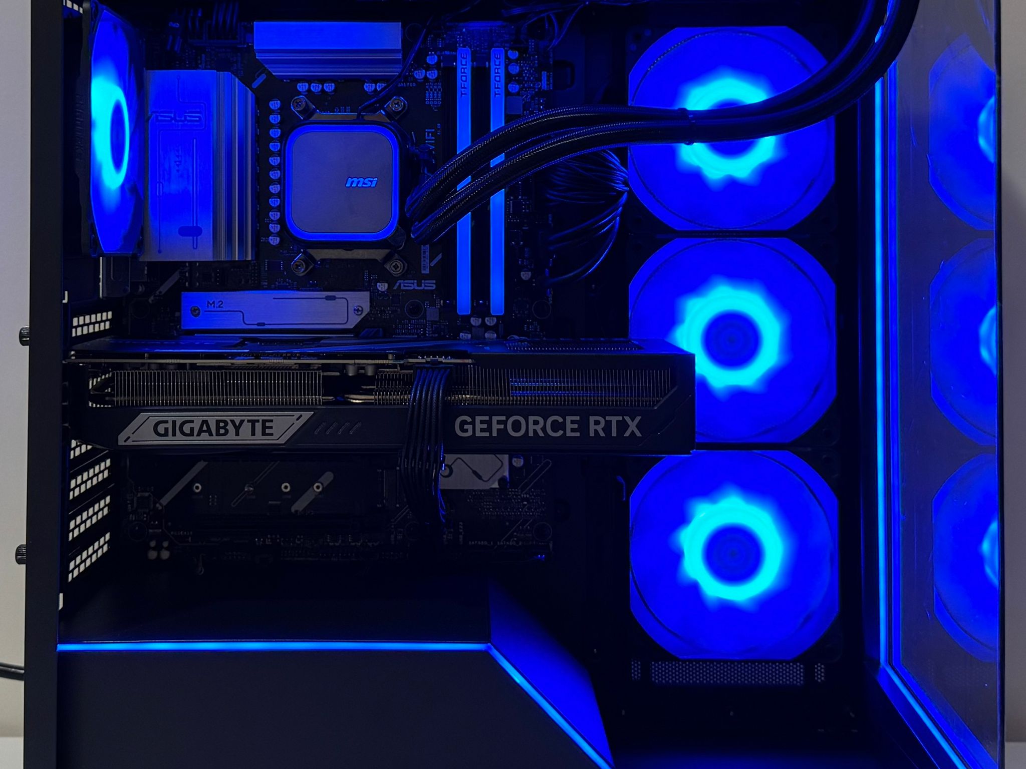 AMD Ryzen 7 7800X3D GeForce RTX 5070 Ti 32GB DDR5 RAM 1TB Gen5 NVMe SSD NZXT 850W Gold Gaming PC