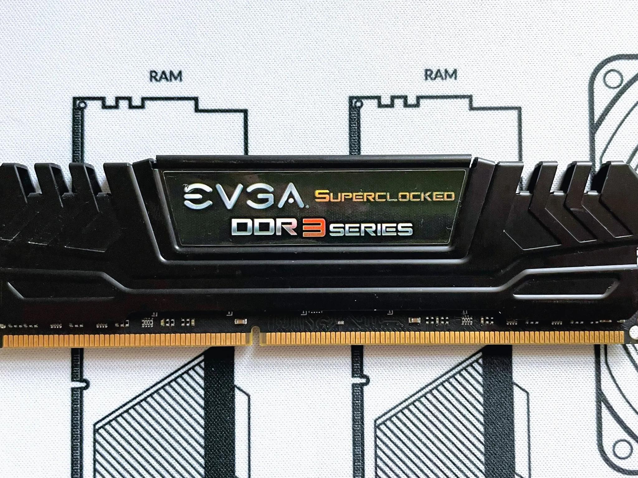 EVGA Superclocked DDR3 Series 8GB Kit (1x8GB) 1600 MHz DDR3 CL 9-9-9-24 (16G-D3-1600-MR) RAM MEMORY
