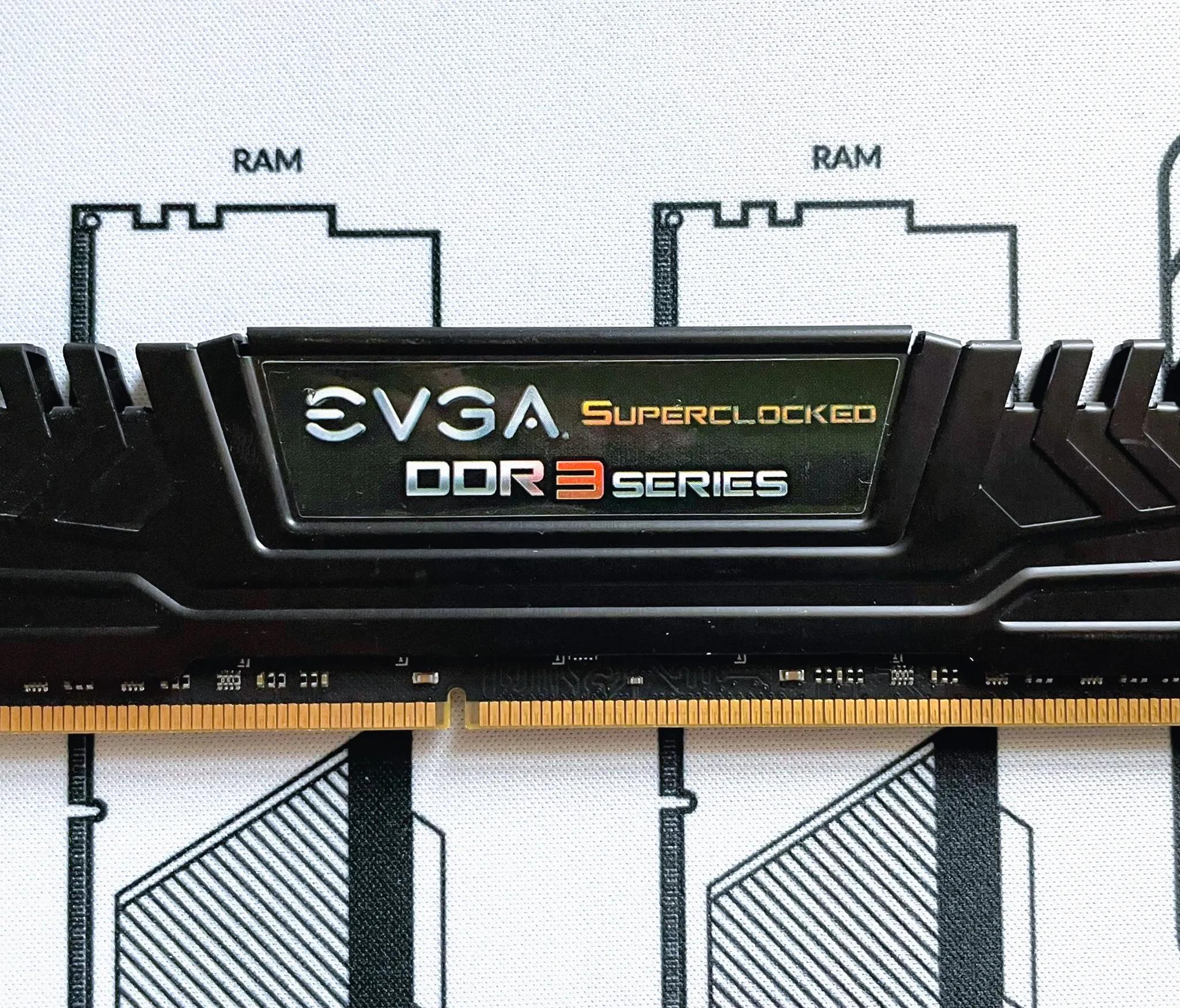 EVGA Superclocked DDR3 Series 8GB Kit (1x8GB) 1600 MHz DDR3 CL 9-9-9-24 (16G-D3-1600-MR) RAM MEMORY