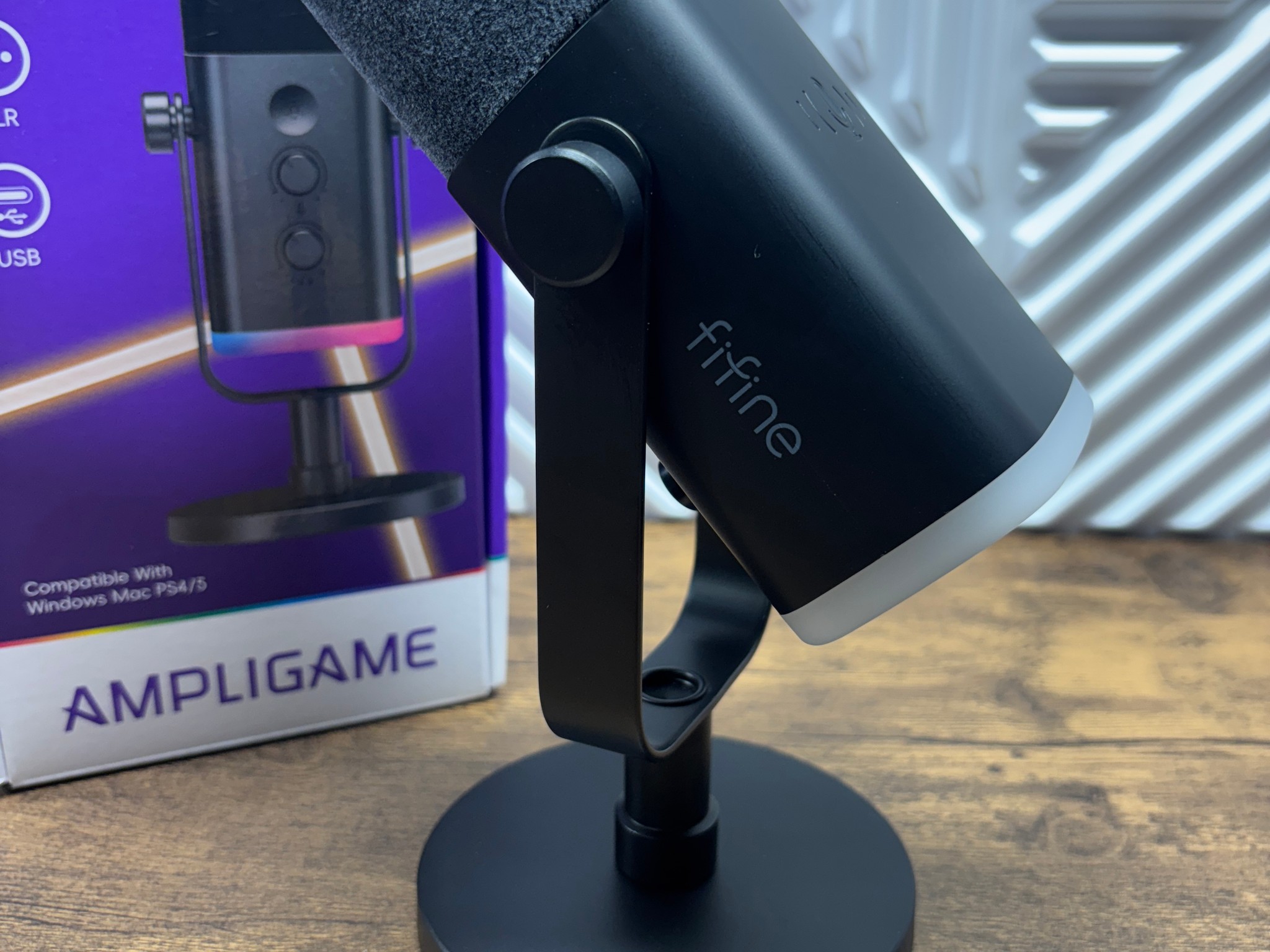 FIFINE AmpliGame AM8 USB/XLR Dynamic Gaming Microphone RGB – No USB Cable