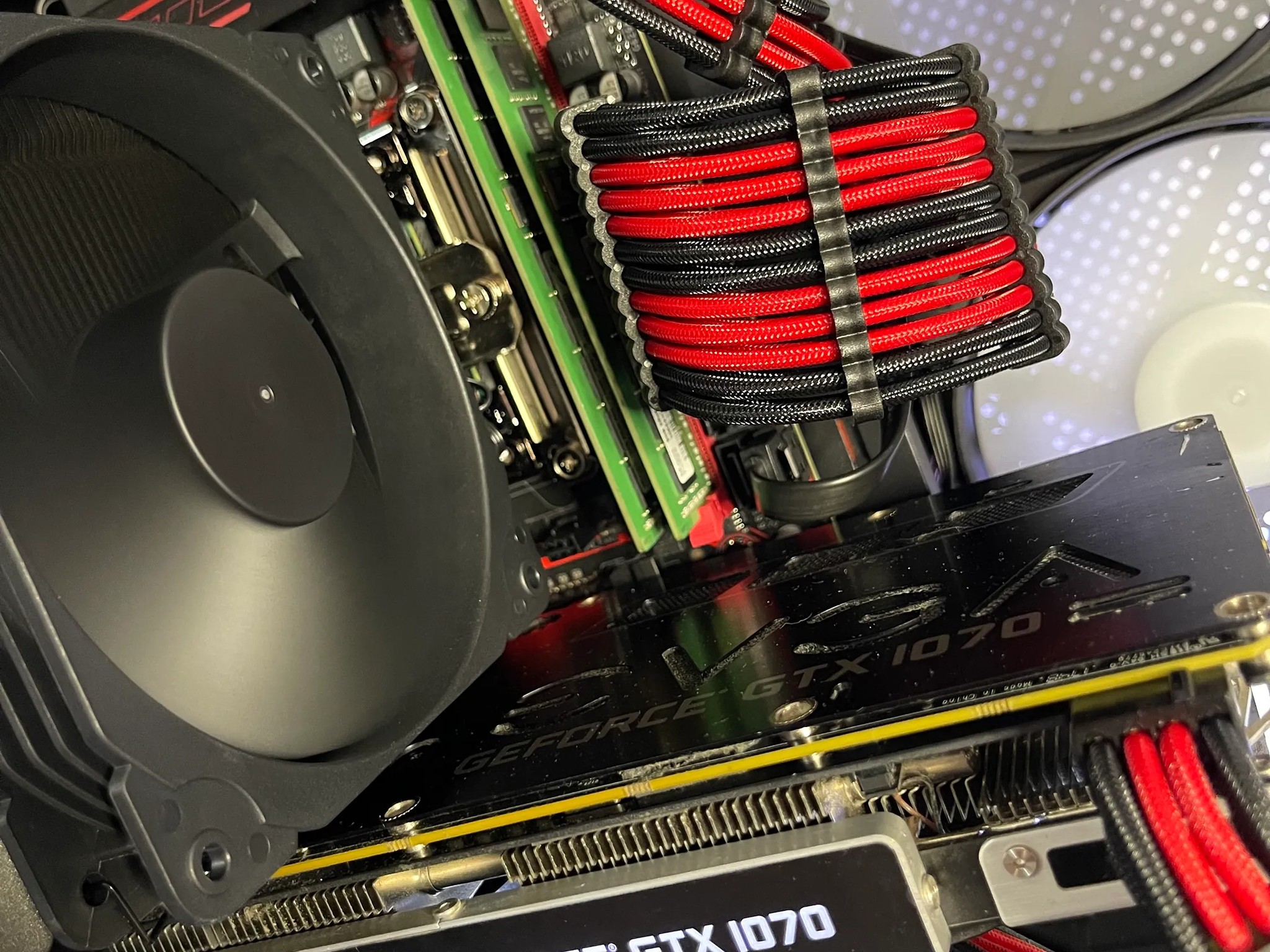 Red & Black 14C/28T Gaming PC (E5-2680 V4, 32GB RAM, GTX 1070, 512GB NVME/1TB HDD)