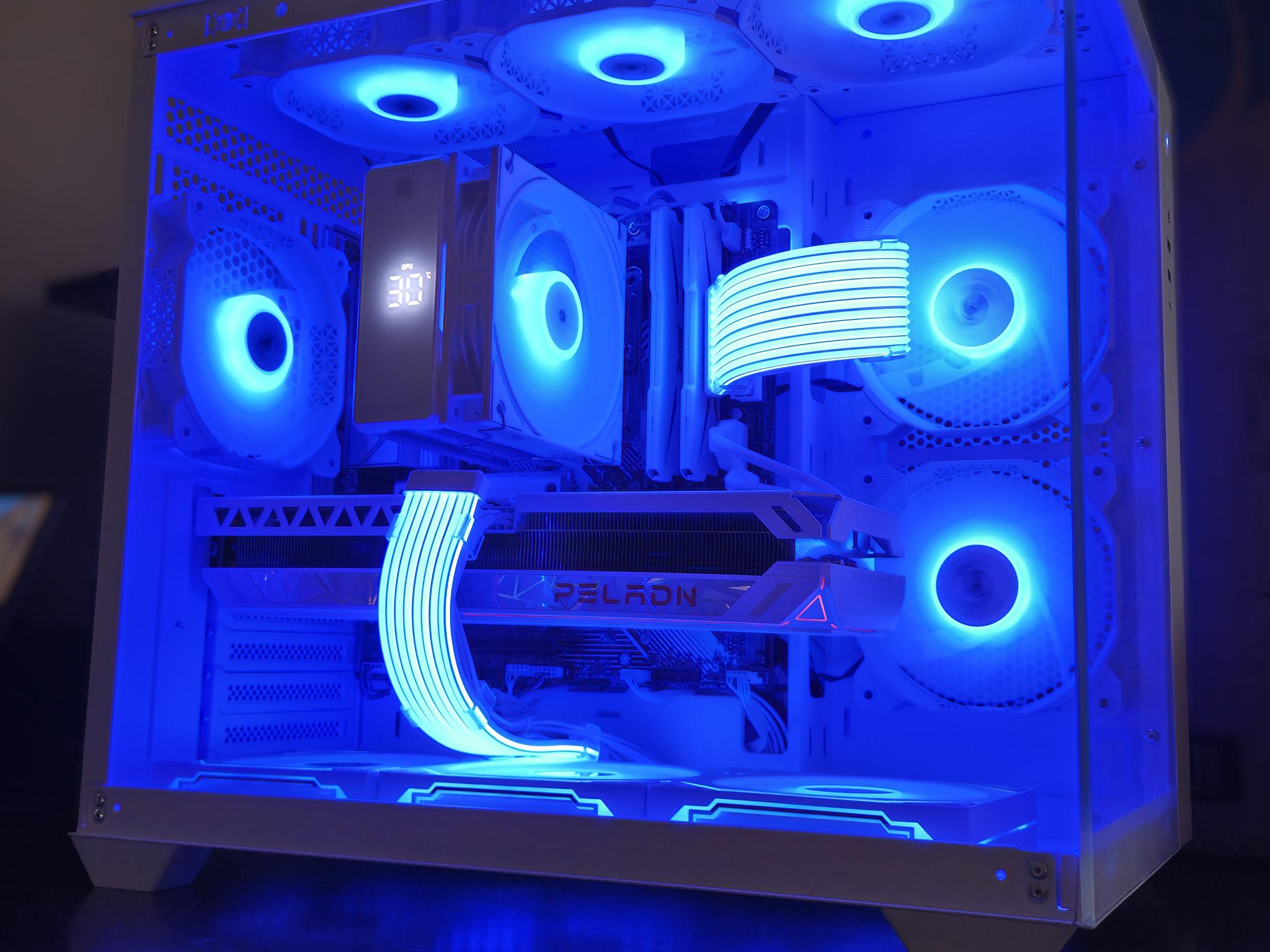 The Yeti! ❄️ – Ryzen 5 7500F • RTX 3070 Ti • 32GB DDR5 6000 • Temp Display • 1440p Gaming PC
