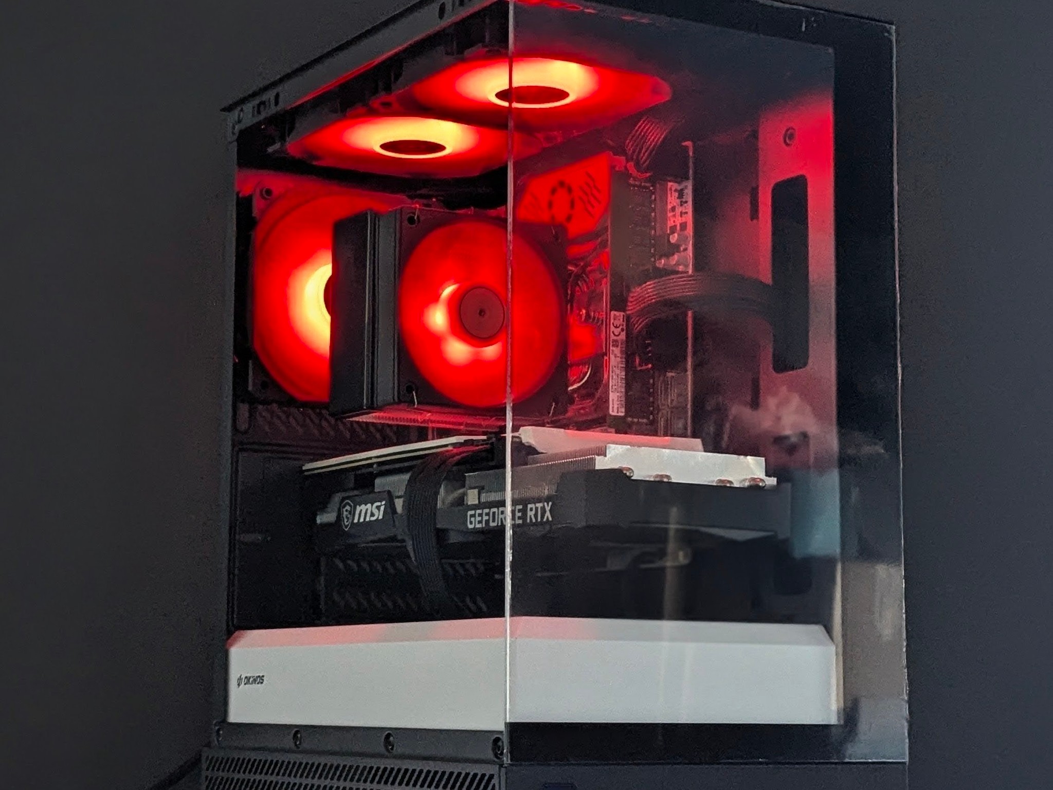 シャチ  ⚫⚪RTX 3070⚫⚪32GB DDR4 RAM⚫⚪Intel(8-cores/16-threads)⚫⚪1tb Nvme⚫⚪Windows 11 Pro