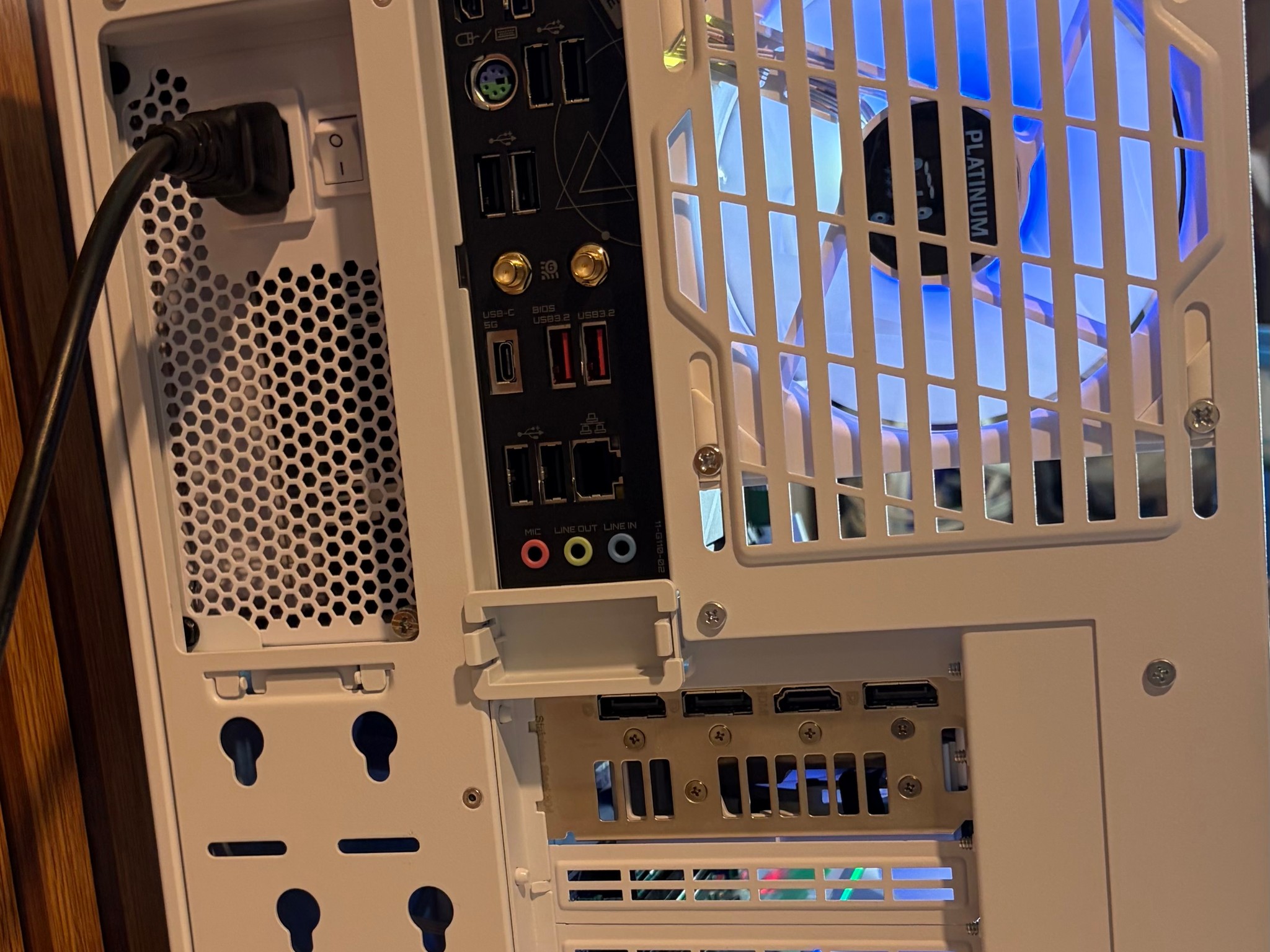 RTX 4070 | RYZEN 5 9600X | 16GB DDR5 | 2TB NVME | 650W | 360MM AIO | Windows 11 pro
