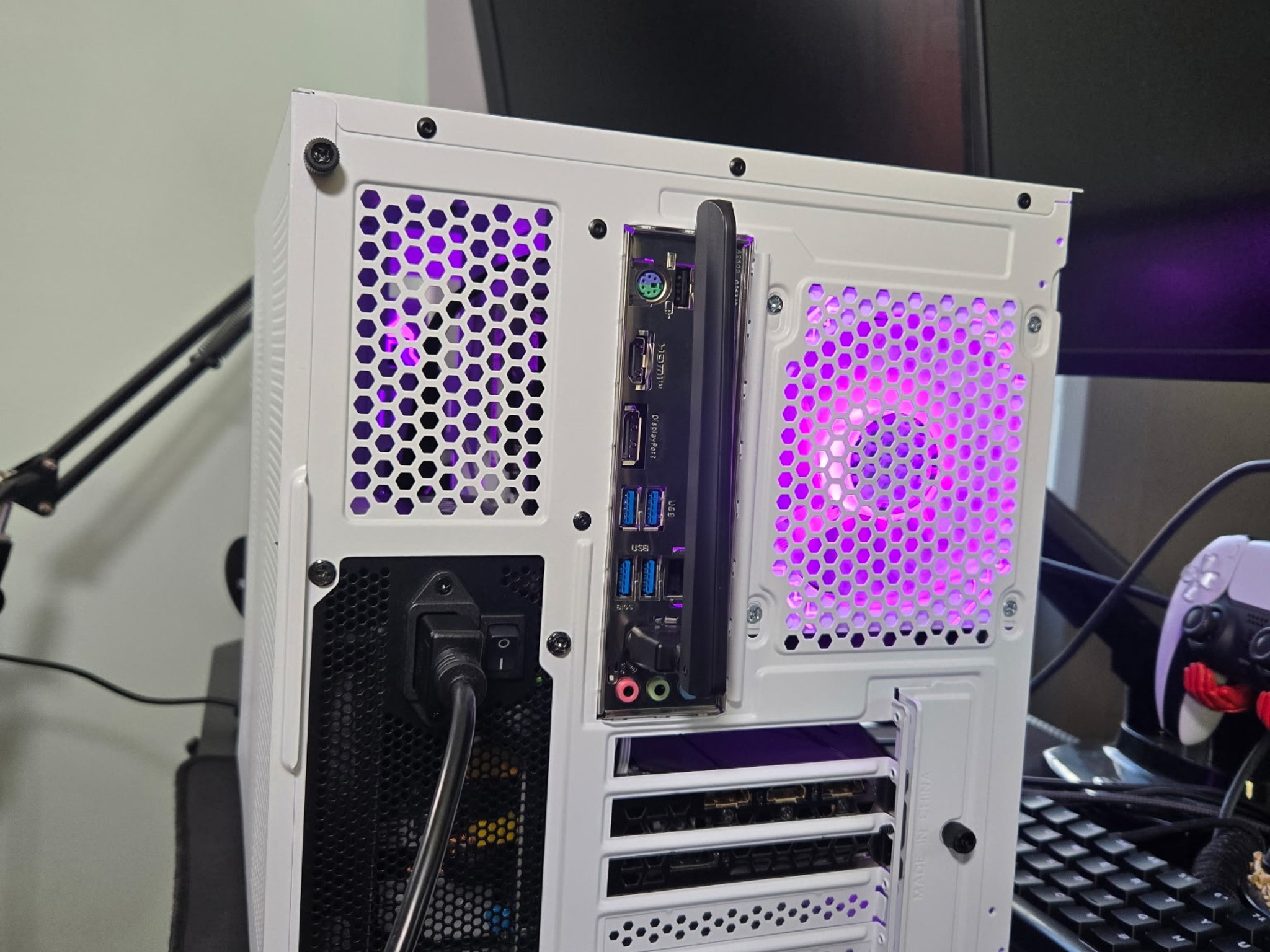 A 1080p/1440p custom gaming pc with a Gigabyte GeForce RTX OC 2060 and an AMD Ryzen 5 5500