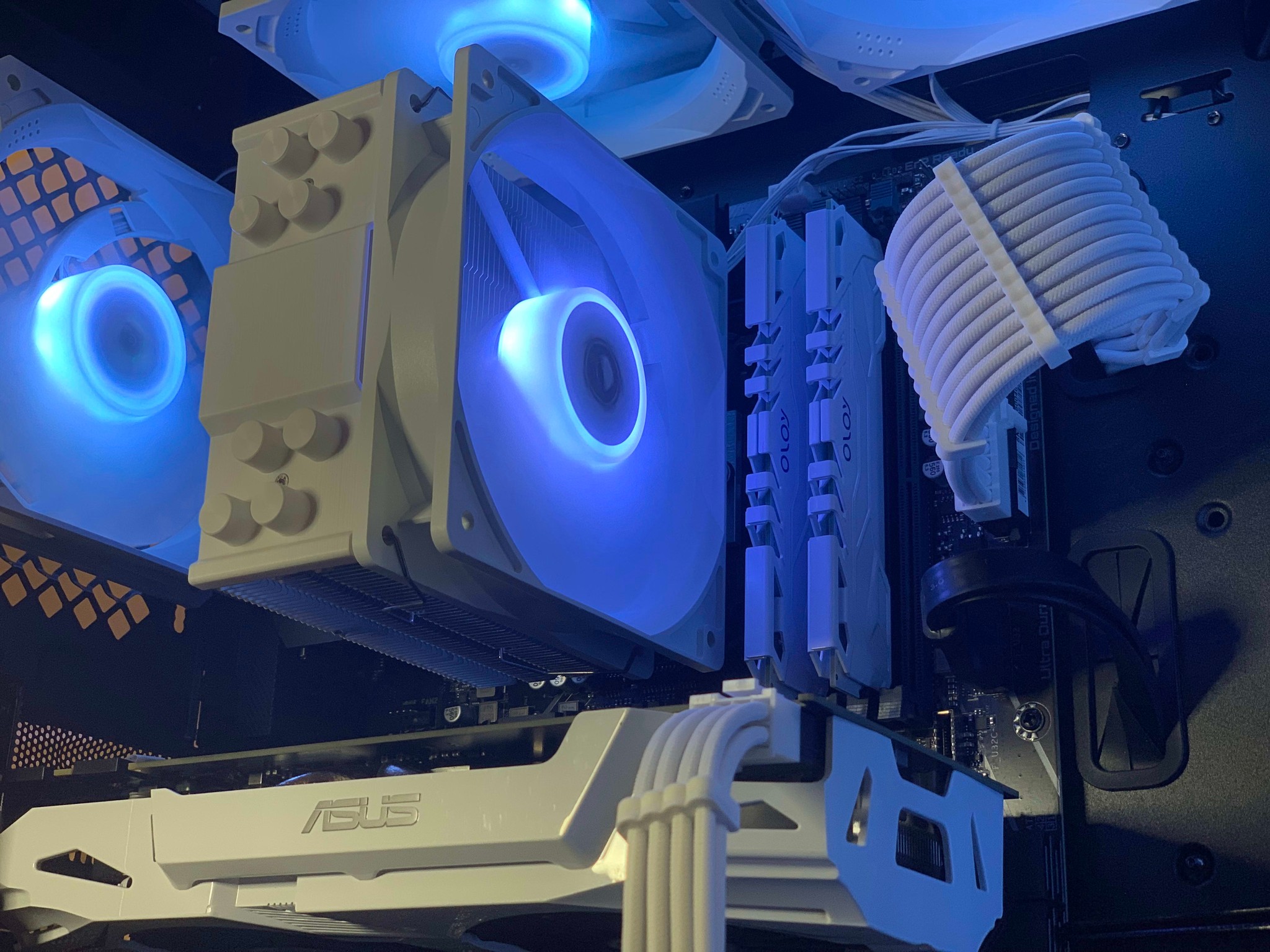 Mid Range White/Black Gaming PC (i5 10400 + GTX 1060)
