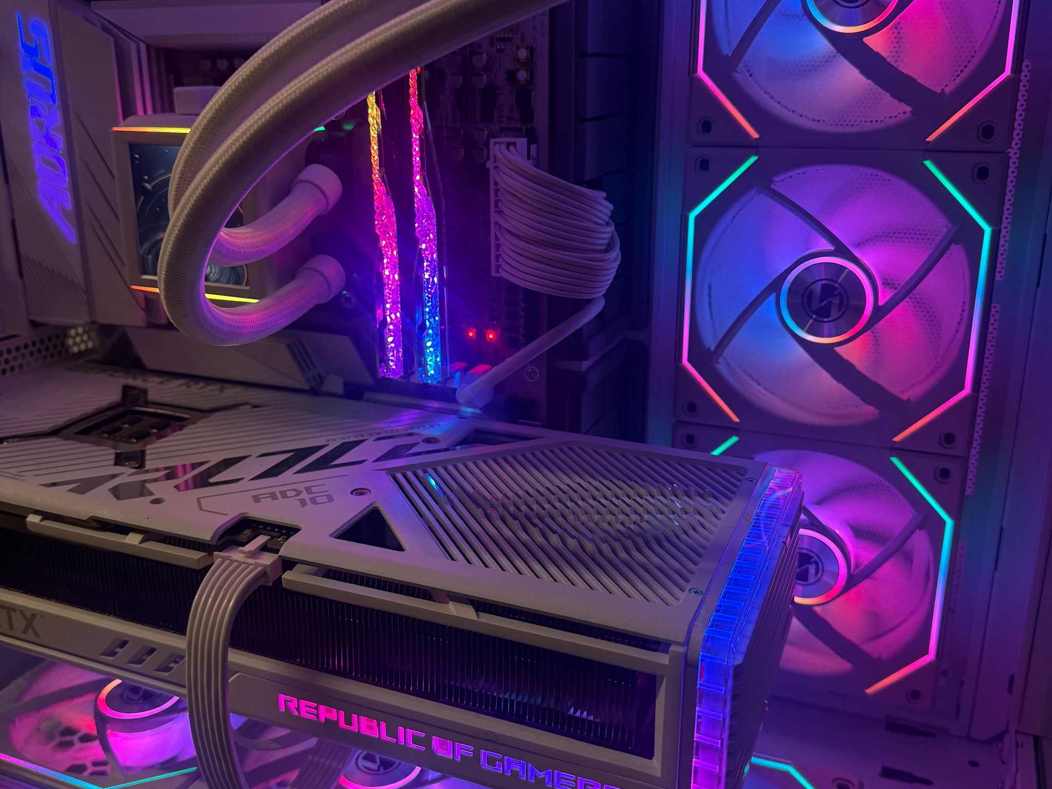 White RTX 4090 Gaming PC | Ryzen 9 7950X3D | 32GB DDR5 | 2TB SSD