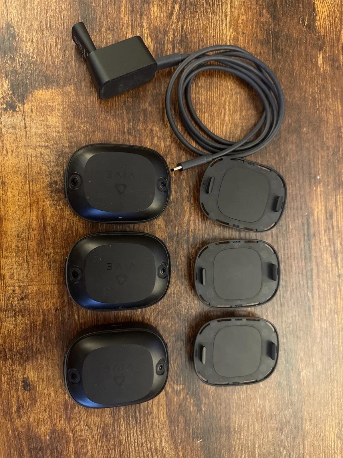 HTC Vive Ultimate Tracker 3+1 Kit with track straps