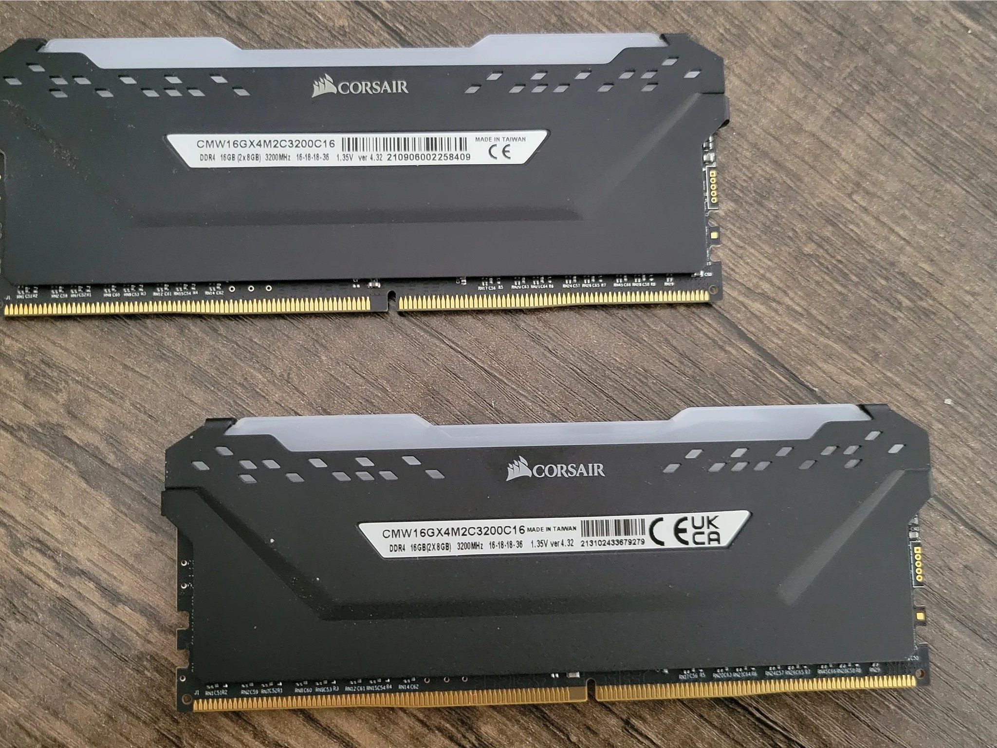 Corsair vengeance RGB Pro 16GB (2 x 8GB)  DDR4 3200 (PC4 25600) CAS latency 16, PC425600