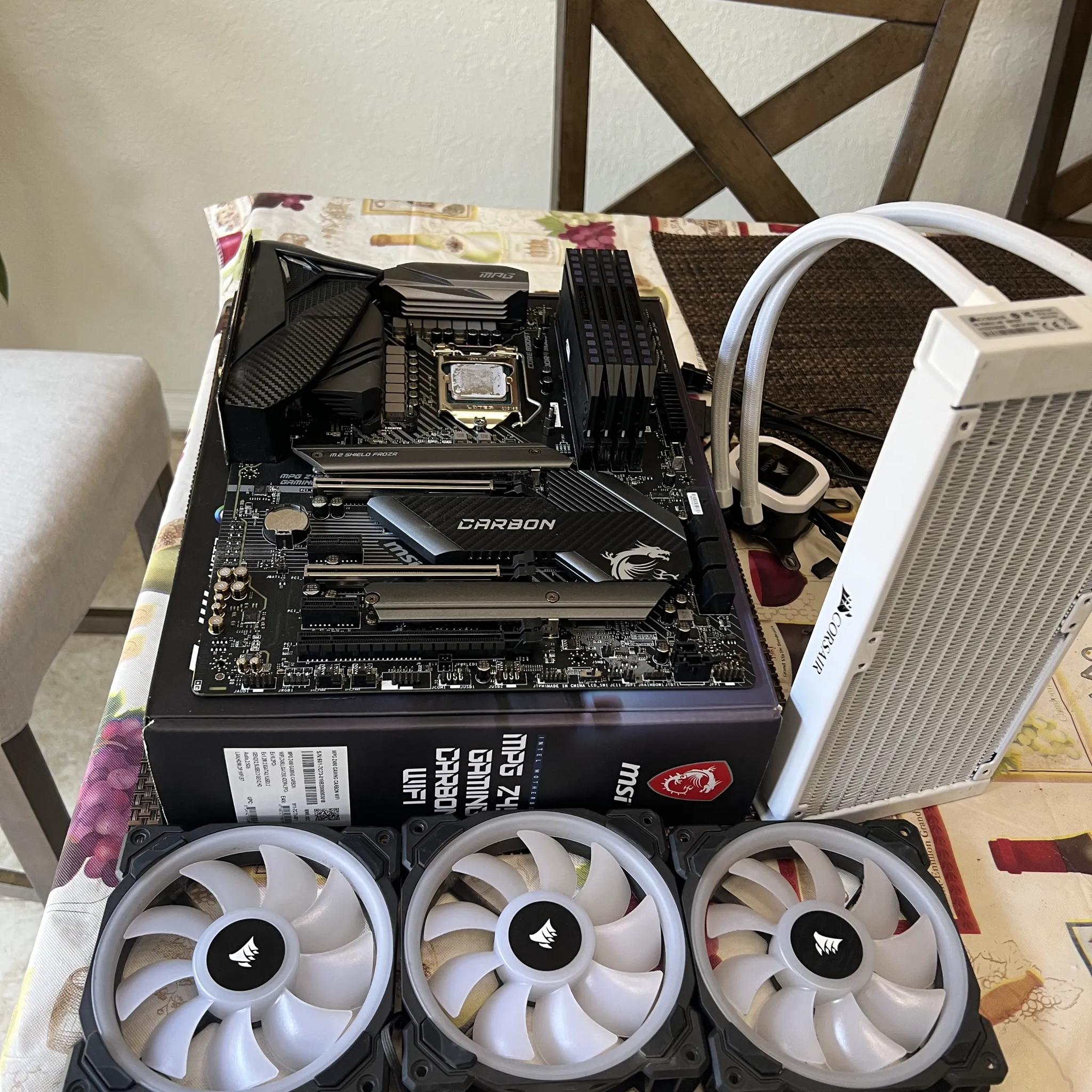 MSI MPG Z490, i9-10850K, Corsair Dominator DDR4-3200 + Liquid Cooler Bundle