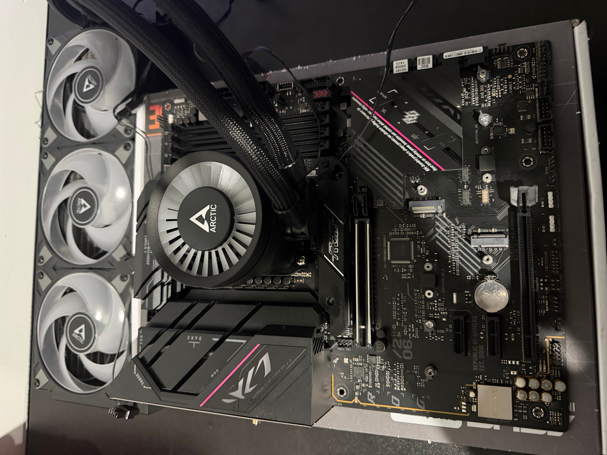 Ryzen 5 9600X, ASUS ROG STRIX B650 F Gaming Wifi, Arctic AIO COMBO