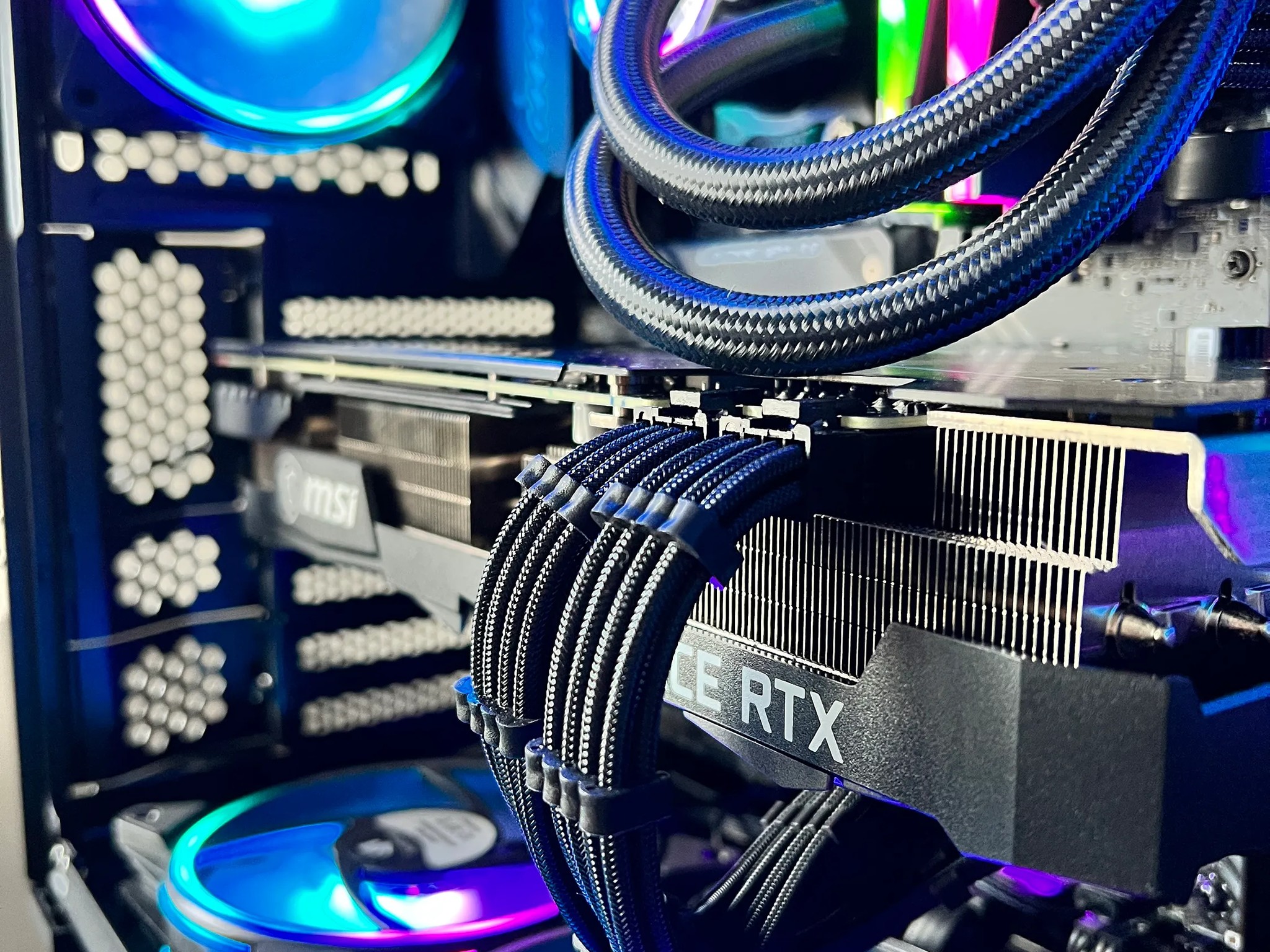 Ryzen 7 5800X3D | RTX 3080 | Pro Gamer