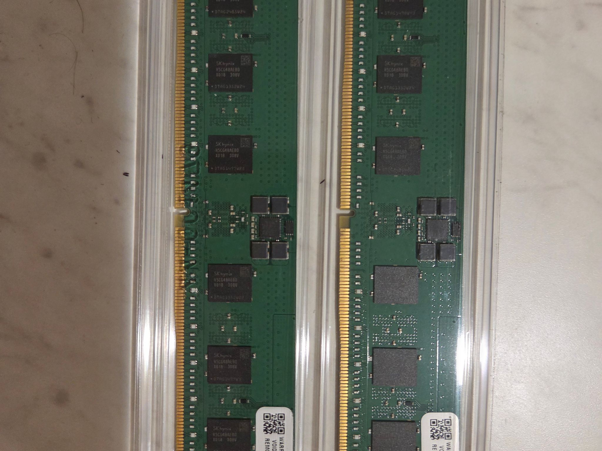 SK Hynix DDR5-4800 UDIMMs (HMCG78AEBRA107N, 32GB (2x16GB))