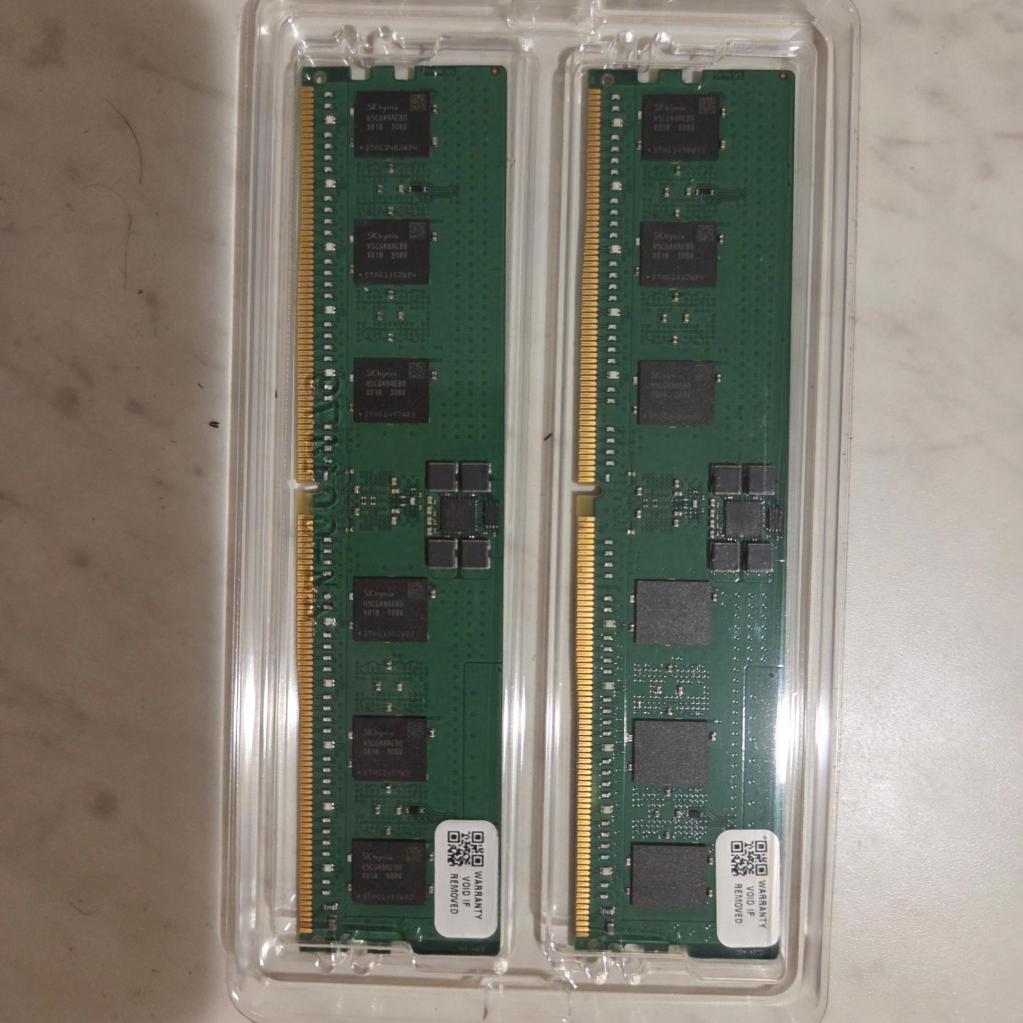SK Hynix DDR5-4800 UDIMMs (HMCG78AEBRA107N, 32GB (2x16GB))