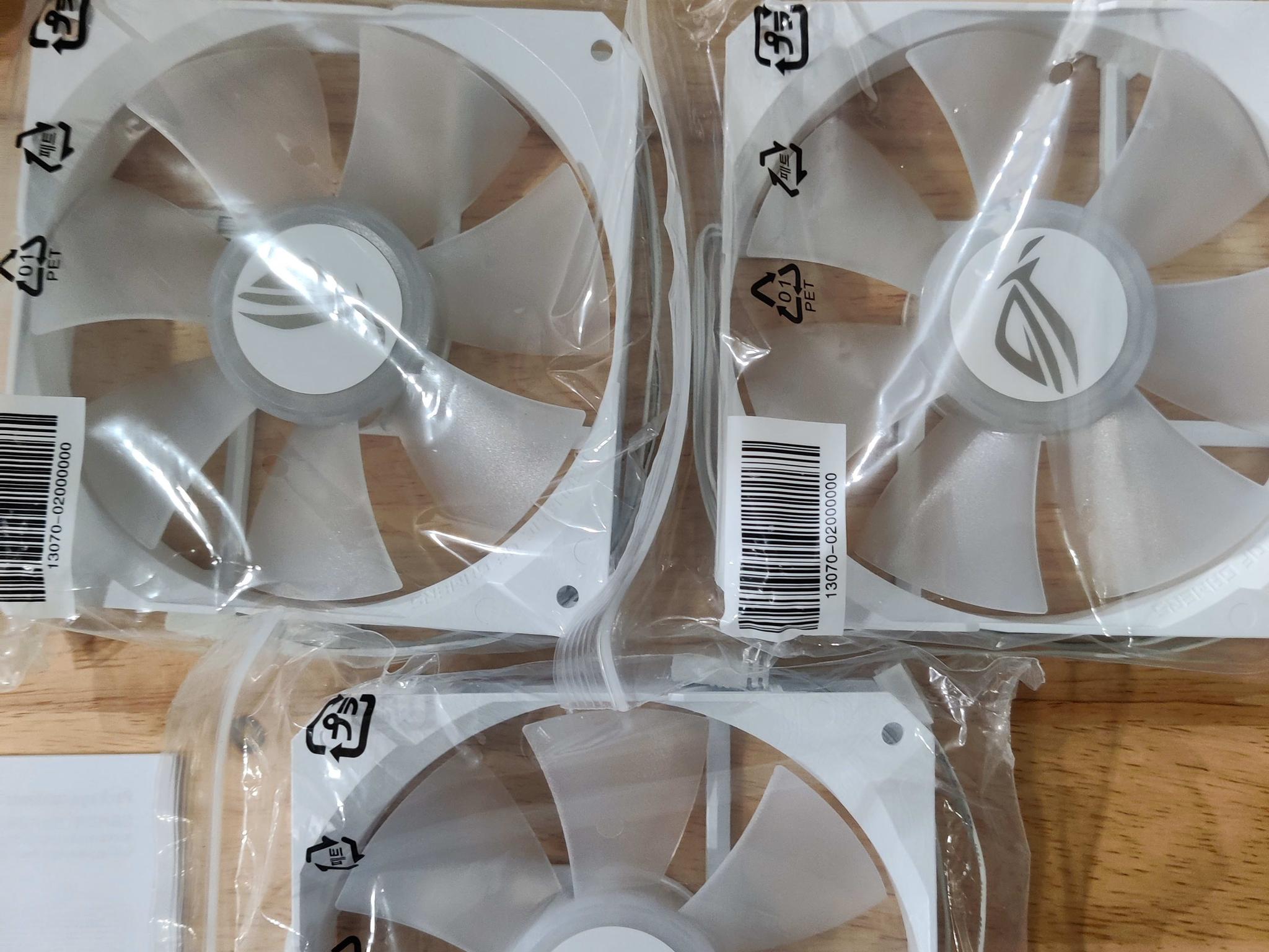 Asus ROG Strix LC 360 AIO Cooler, WHITE with RGB Fans