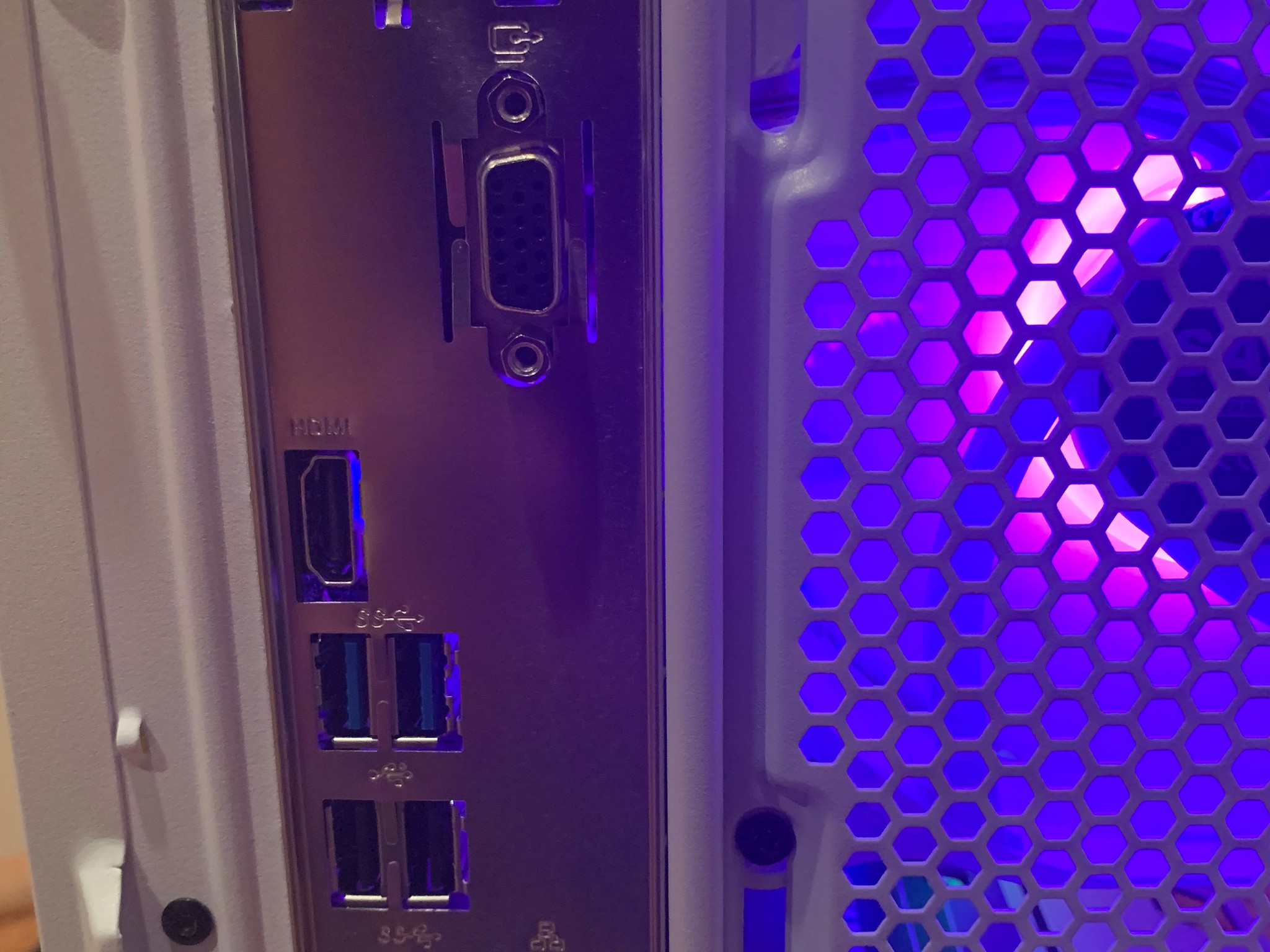 RX 580 8GB RYZEN 5 1600X FORTNITE READY WHITE CUSTOM 16GB RAM 1000GB SSD ARGB LIGHTING WINDOWS 10