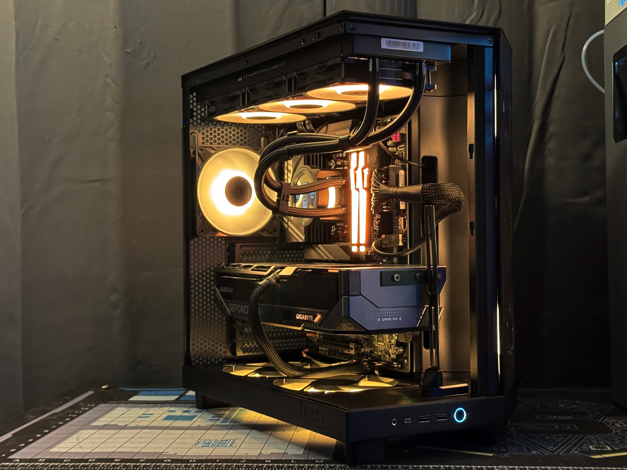 Amber - 9850X3D, RTX 5080, 2TB SSD, Wifi