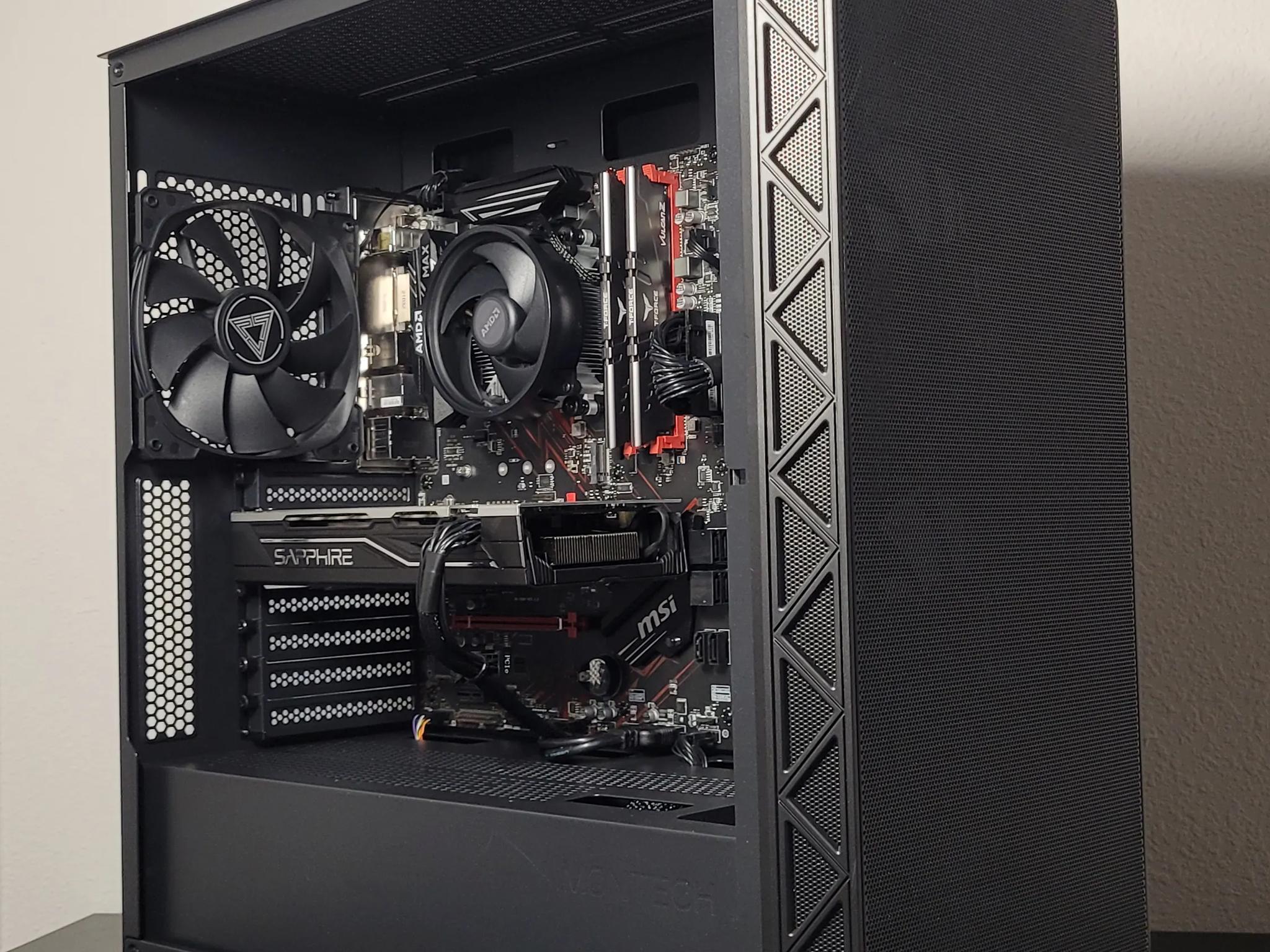 Black Sapphire // Ryzen 5 1500x // RX 580 8GB // 16GB DDR4 // 512GB M.2 NVME