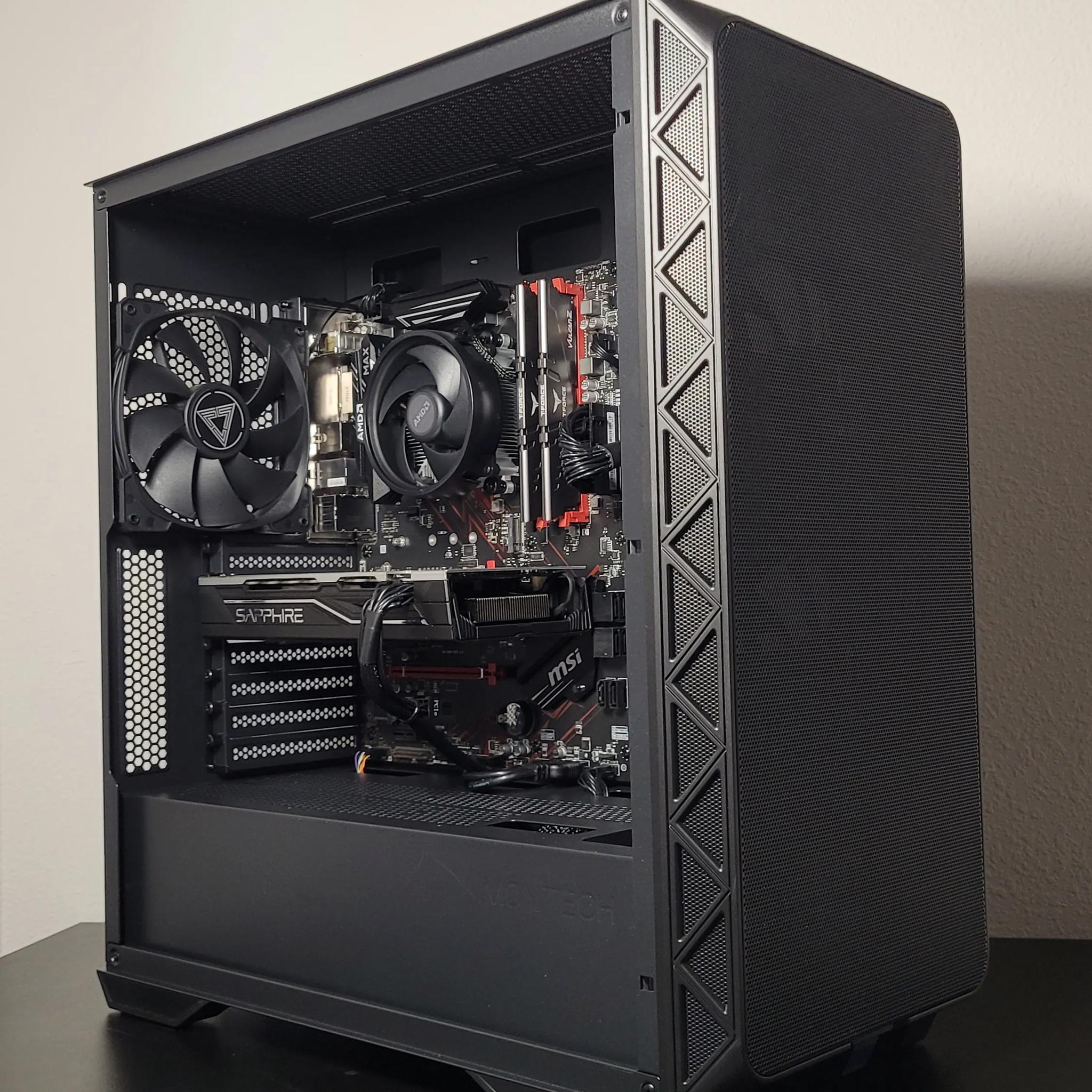 Black Sapphire // Ryzen 5 1500x // RX 580 8GB // 16GB DDR4 // 512GB M.2 NVME