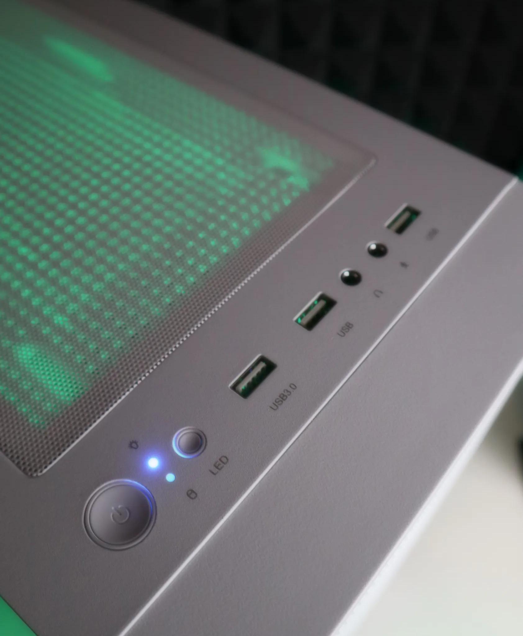 FB-AD  | Ryzen 3 2300X/RX 560 4GB Gaming PC