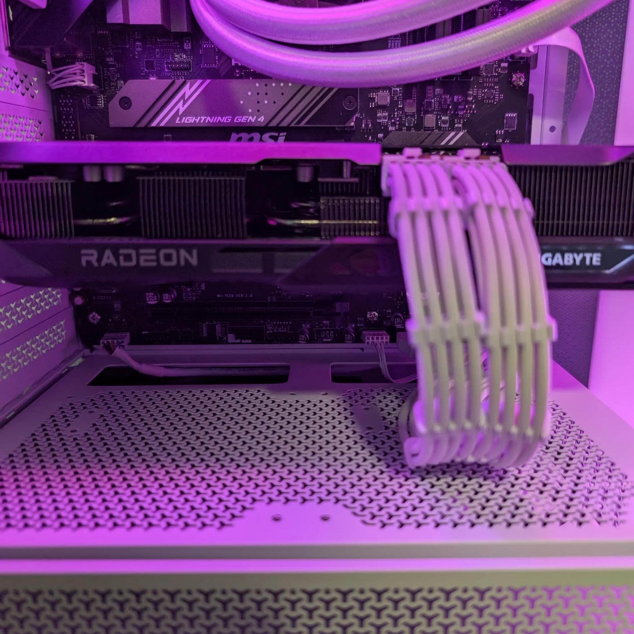 RX 9070 - Ryzen 7 9700x Cutting Edge Gaming PC
