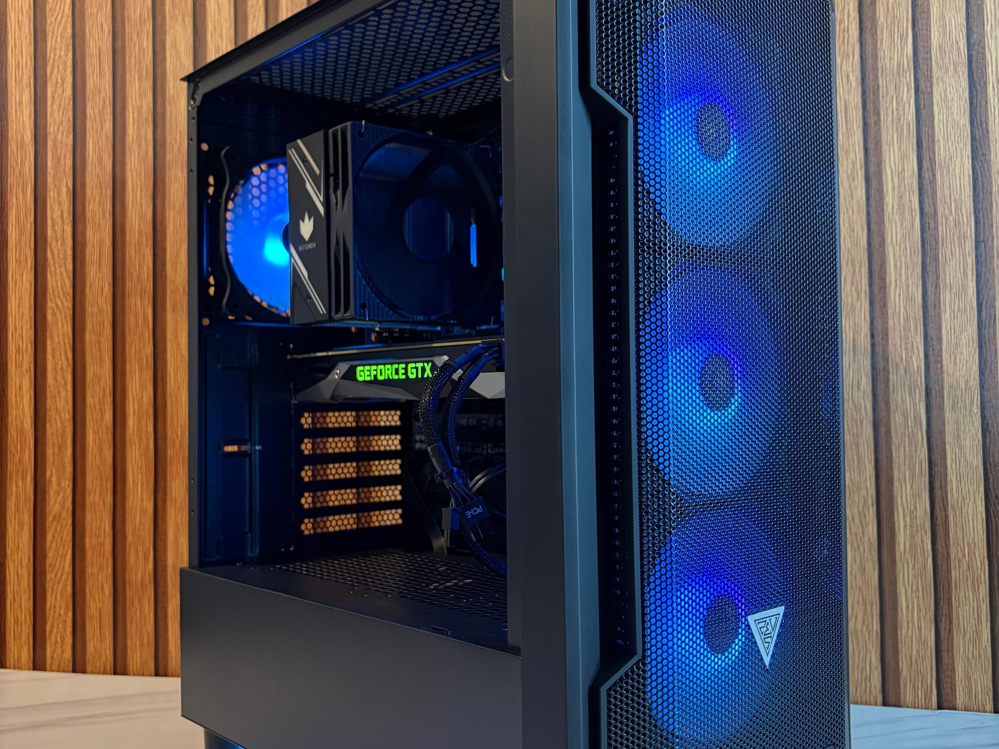 GTX 1080 | I5 7400 | 16GB DDR4 | 500GB SSD