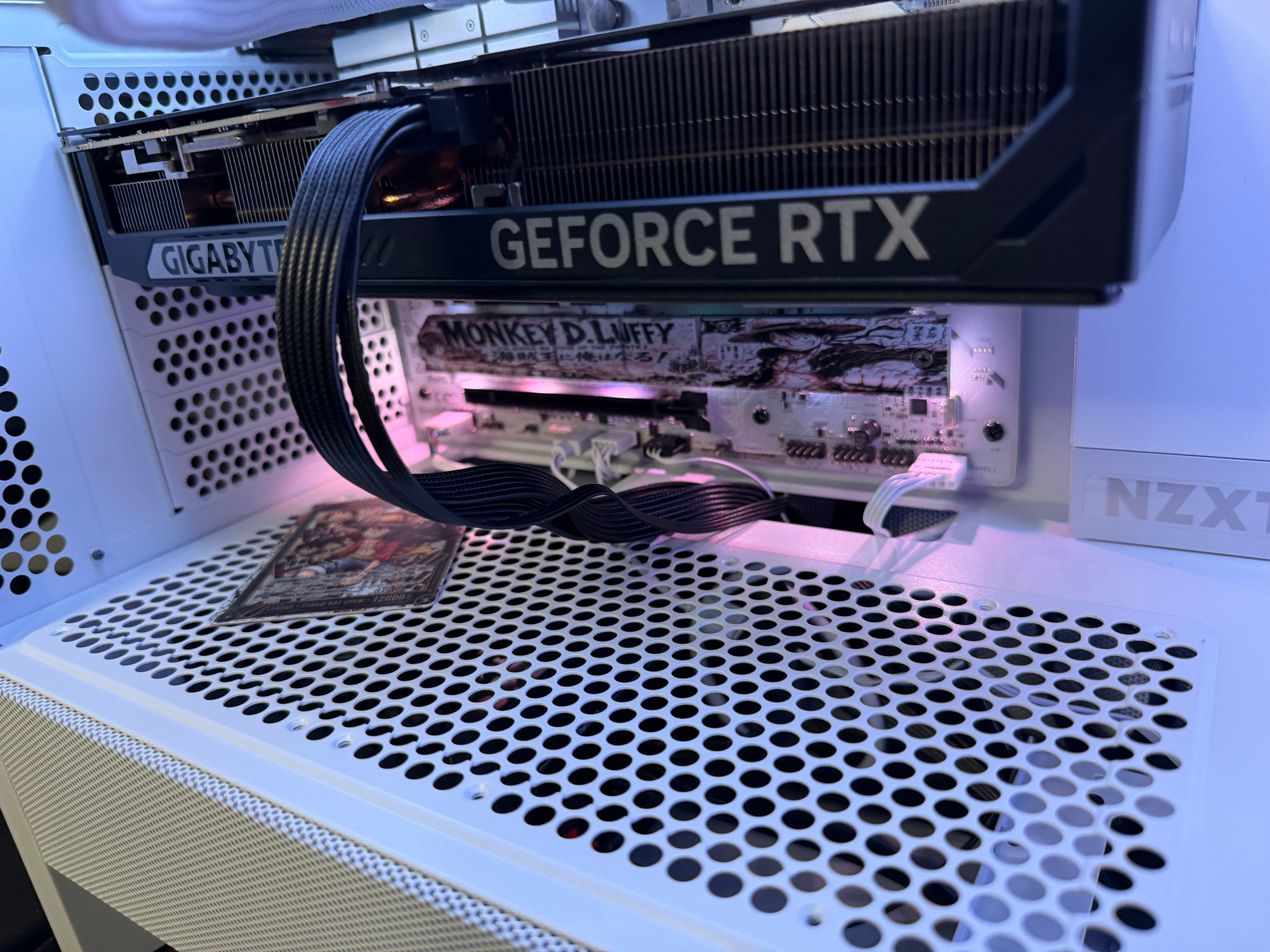 👑📖 MANGA KING 📖👑 Ryzen 9 7900X| RTX 5070| 32 GB DDR5 7200MHz| 2.75 TB NVMe| 850W Gold PSU