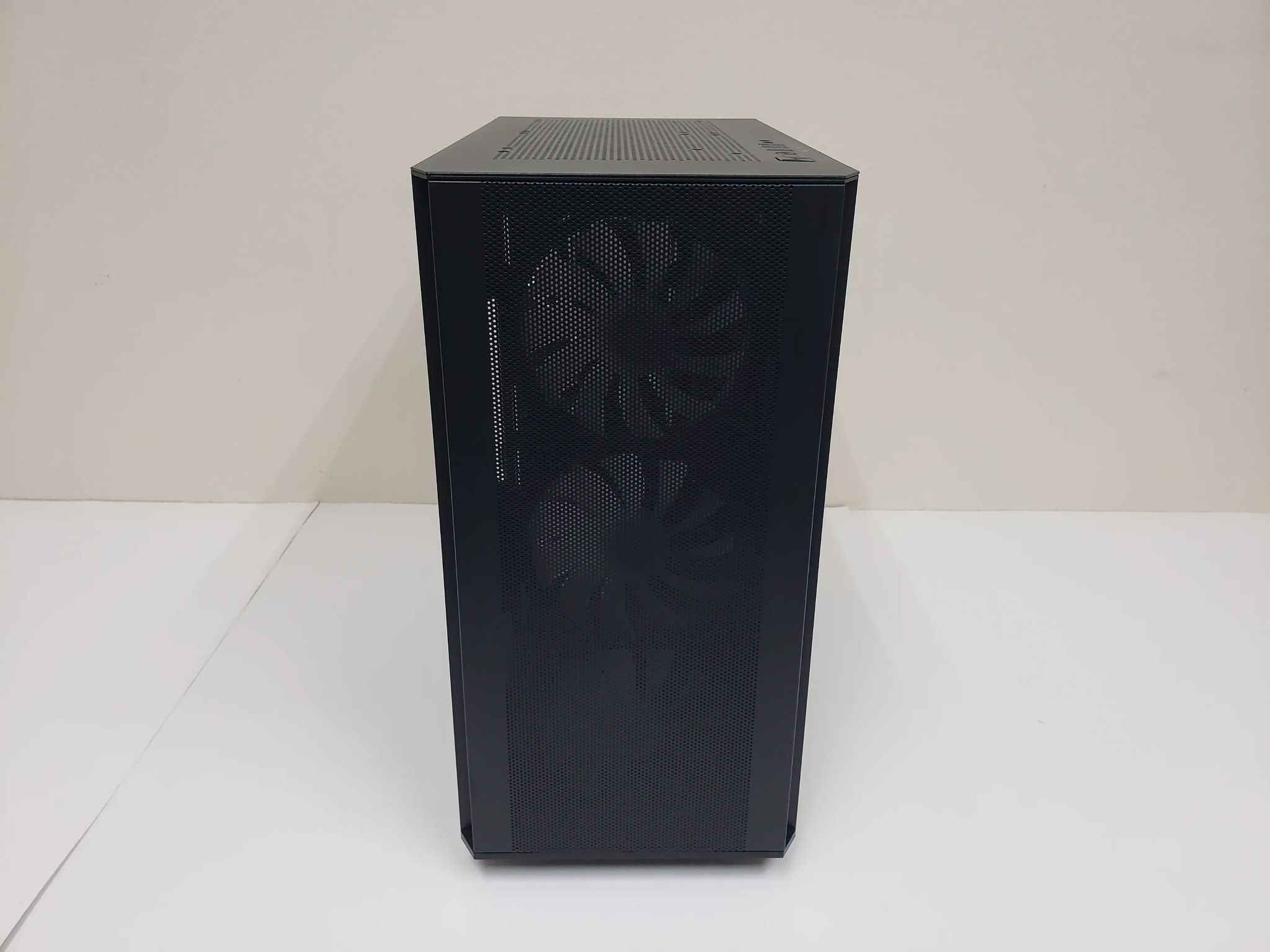 PC Sale! Ryzen 5 9600X, RTX 5070, 32GB-DDR5 6000, 2TB SSD NVMe, 850W PSU