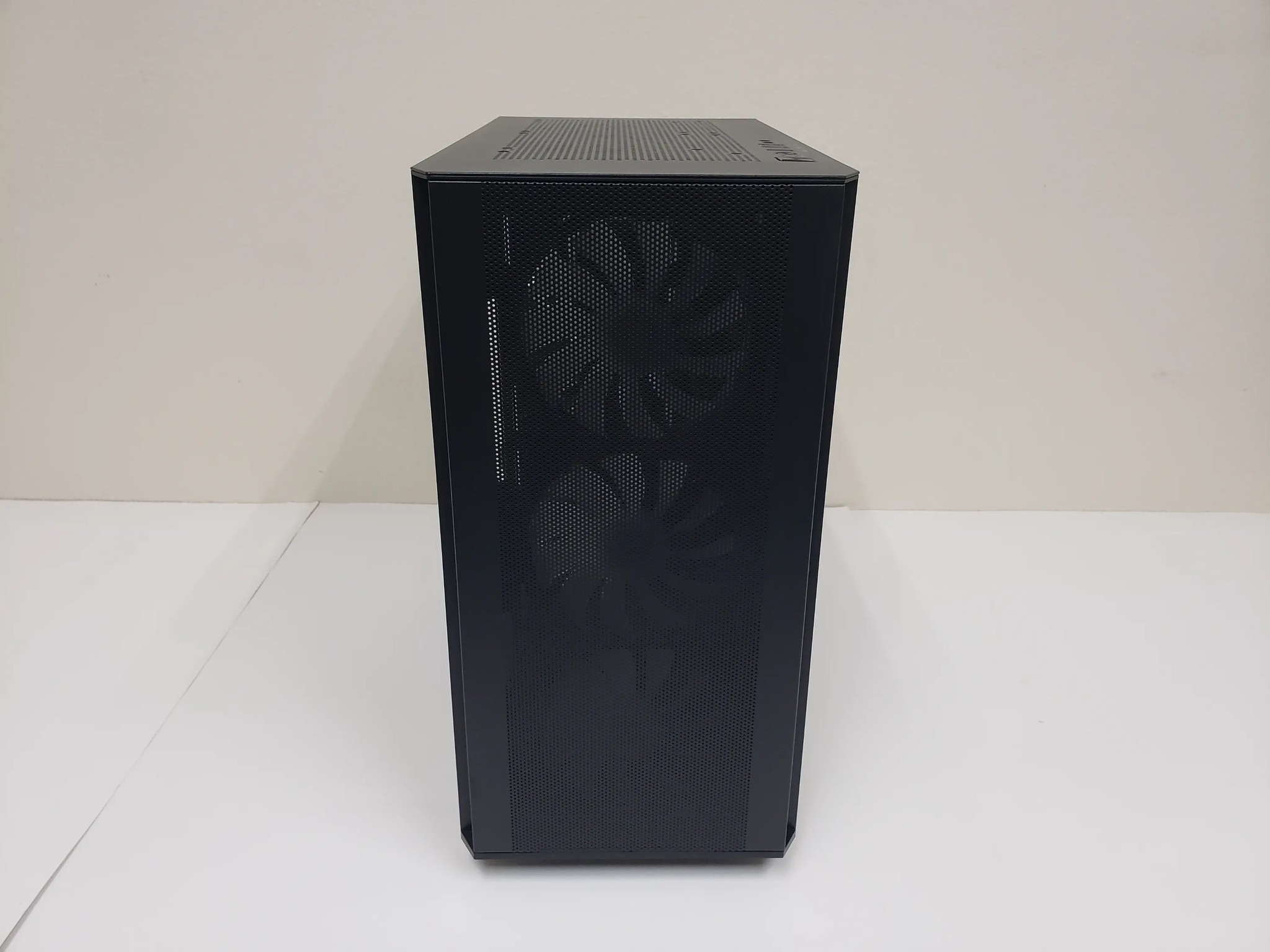 PC Sale! Ryzen 5 9600X, RTX 5070, 32GB-DDR5 6000, 2TB SSD NVMe, 850W PSU