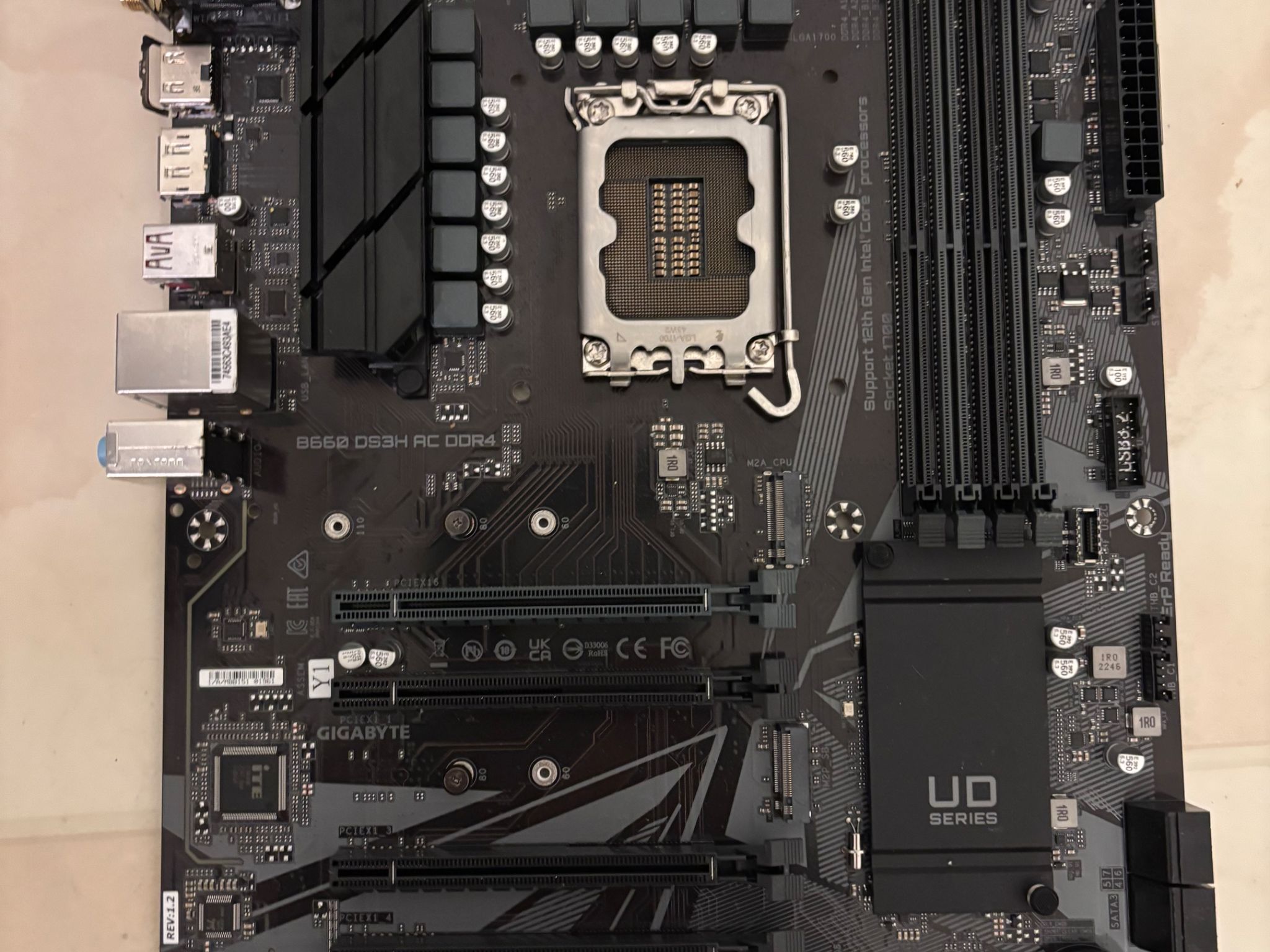 GIGABYTE B660 DS3H AC DDR4 (LGA 1700/ Intel/B660/ATX/DDR4/ Dual M.2/ PCIe 4.0)