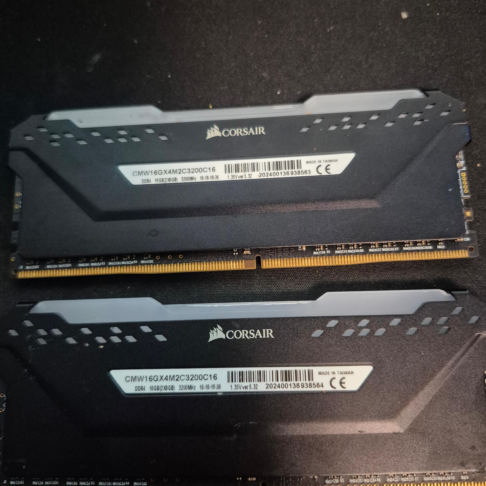 Ddr4 16gb Corsair VengeanceRgbPro Ram