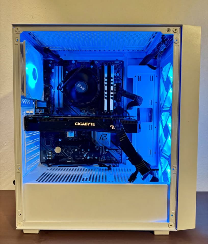 ❄️🎮 White RGB Gaming PC – Ryzen 5 5500 | GTX 1070 8GB | 16GB RAM | WIFI