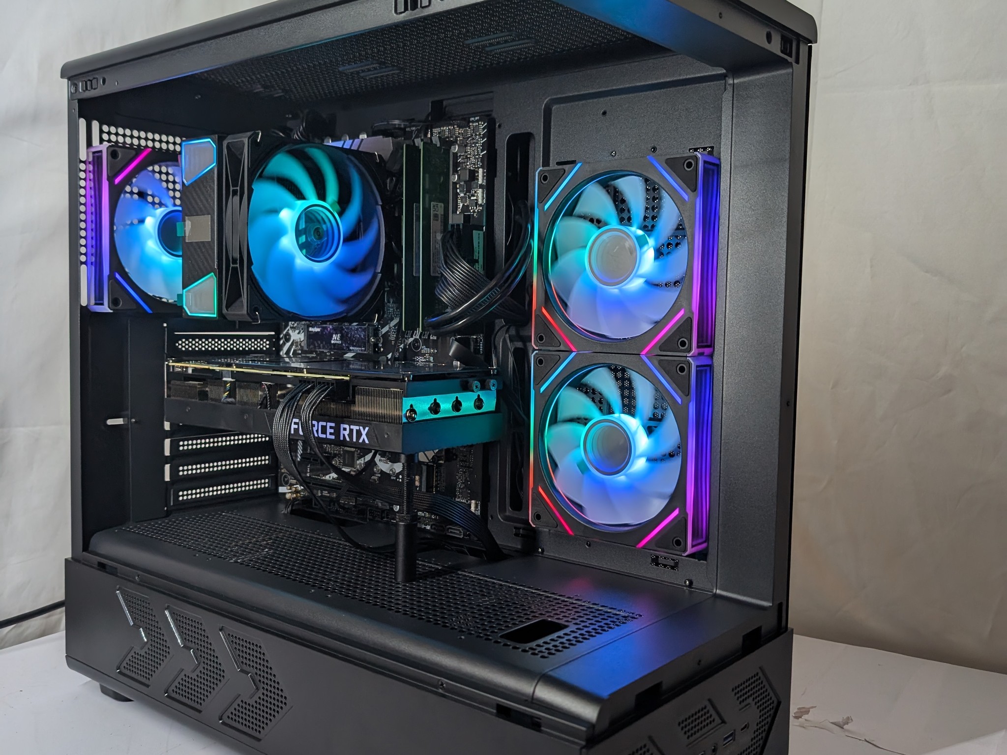 RTX 3090 | I5 12600KF | 16GB DDR5 | 1TB NVME | 1000W PSU