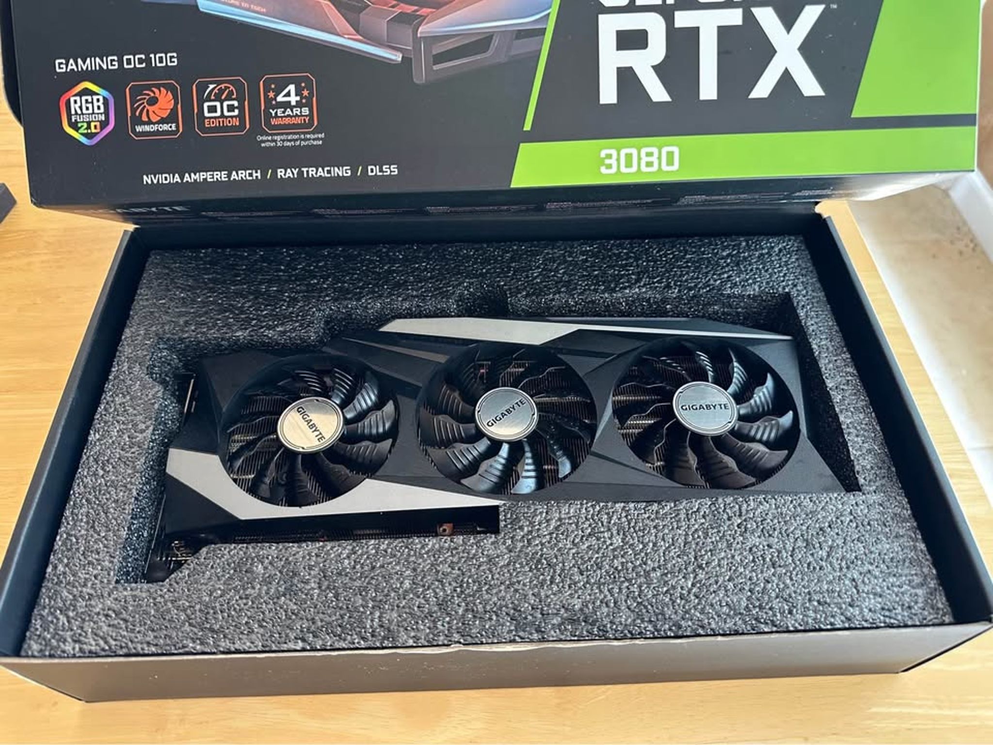 Gigabyte RTX 3080 10 GB Gaming OC with original box