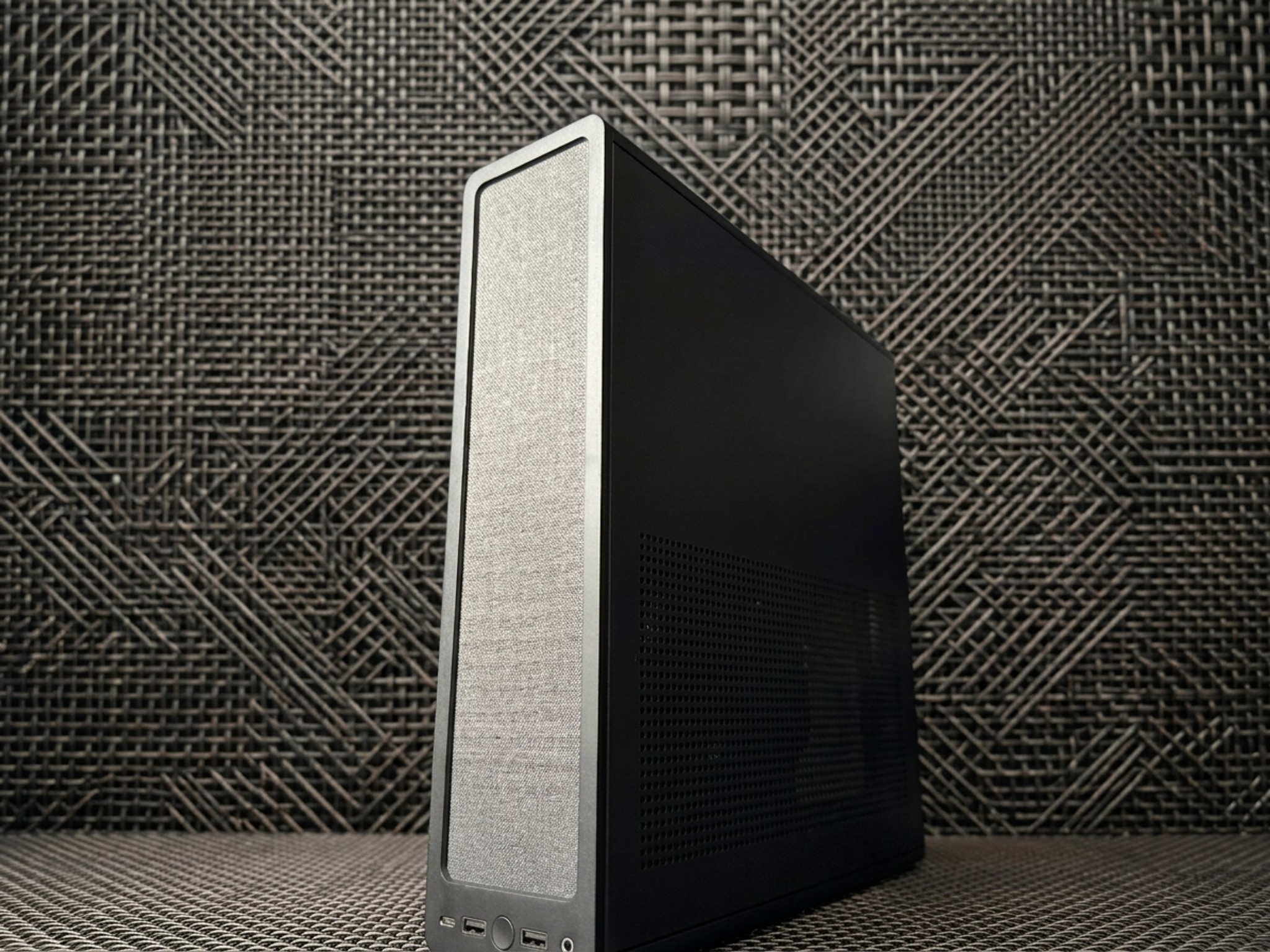 🖤⚡ SLIM THICK ⚡🖤 Ryzen 5 9600X| RTX 5060Ti| 16 GB DDR5| 1.25 TB NVMe| 750W Gold PSU