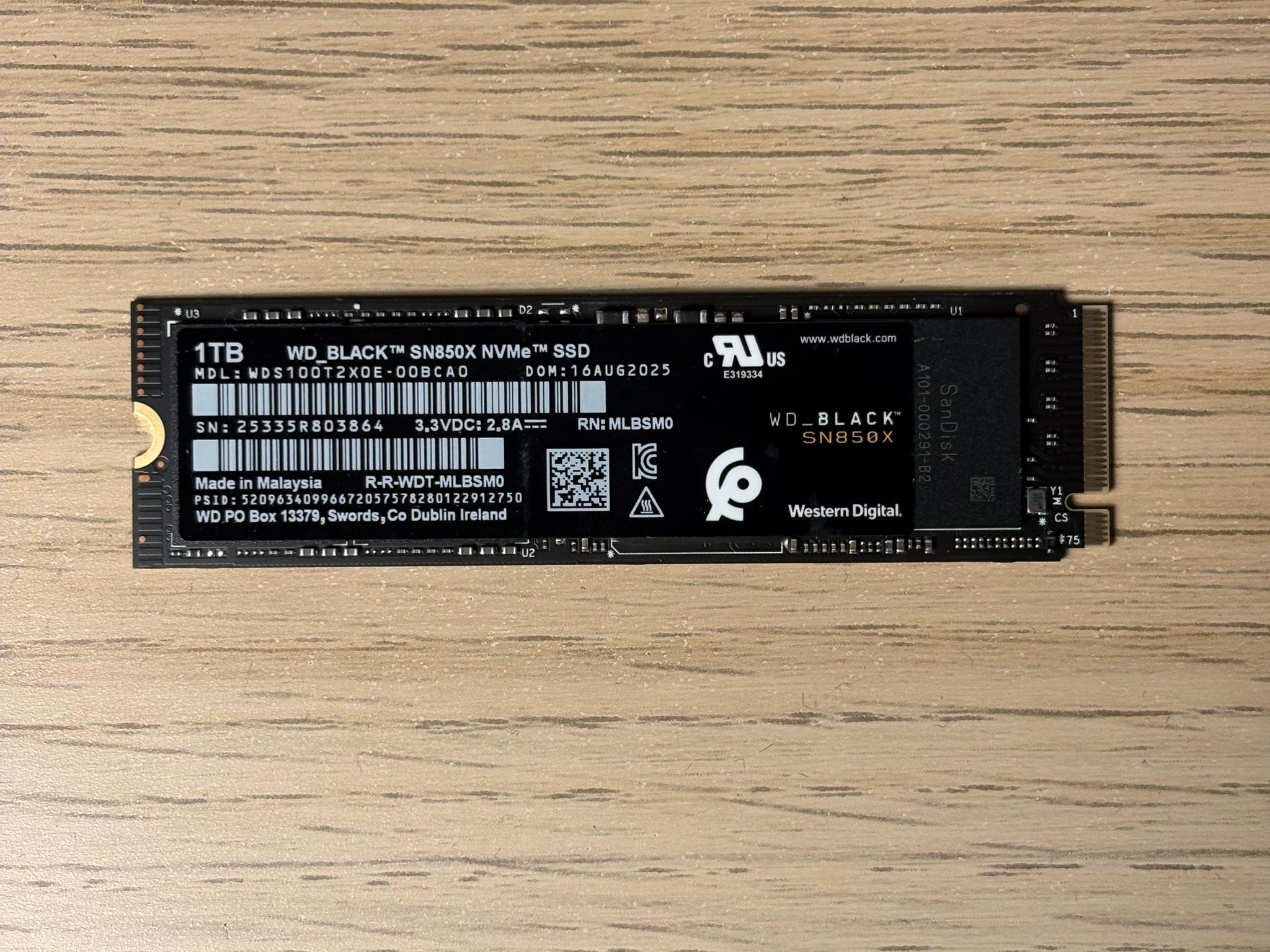 Western Digital WD_BLACK SN850X 1TB NVMe SSD Gen 4 Game Drive Black