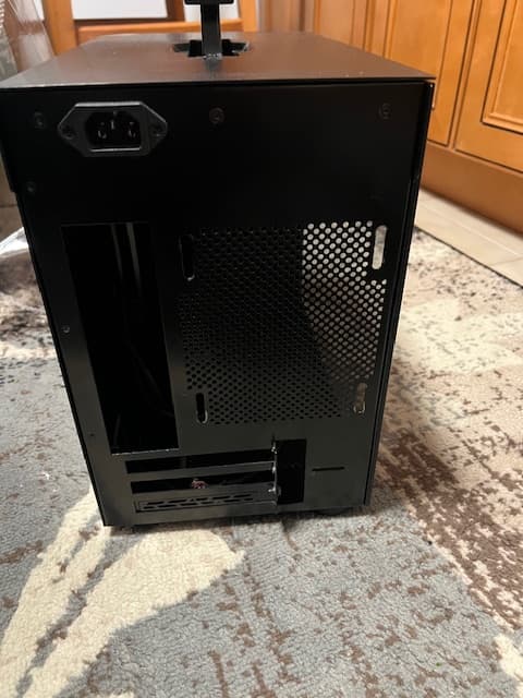 LIAN LI TU150 Aluminium Tempered glass Mini ITX Case Black + 850 Watt Lian Li SFX Power Supply Black