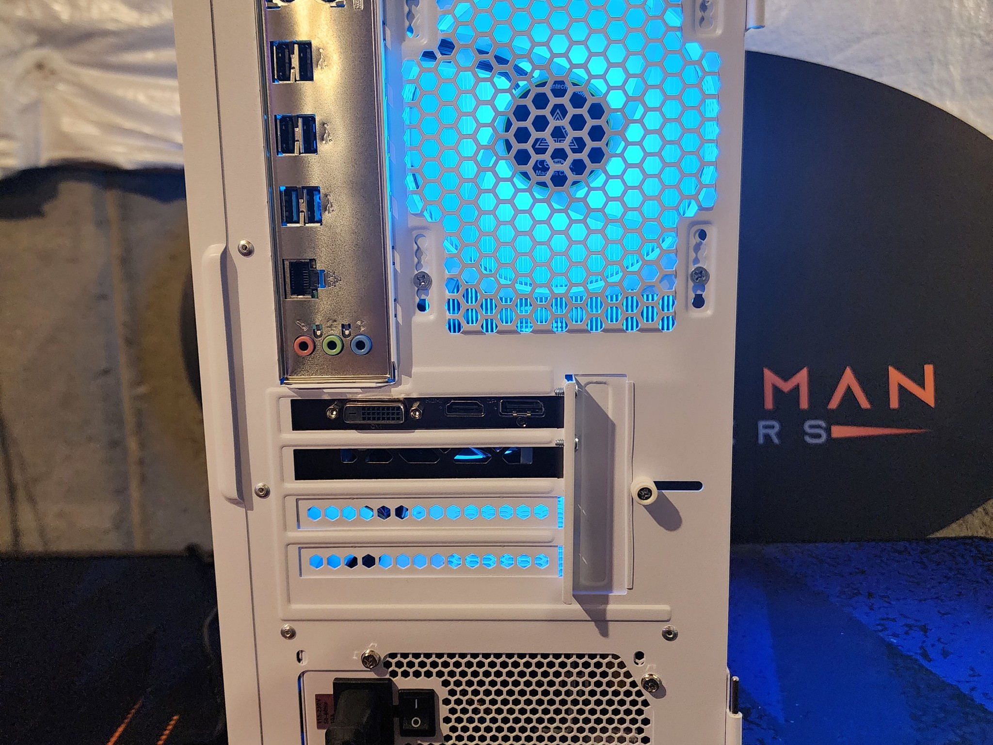 Nvidia RTX 2060 / Intel Xeon E5-2650 v4 (12 Cores/ 24 Threads) / 16GB DDR4 RAM / 1TB SSD