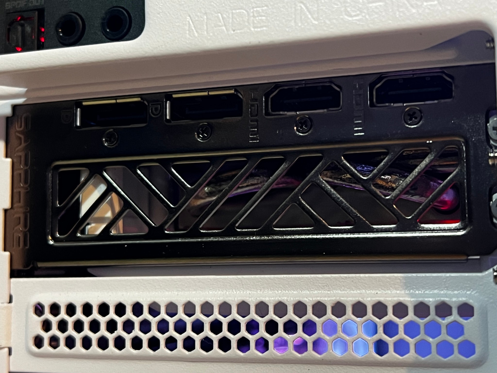 white wolf 7800x3d 7800xt 32g ddr5 no compromise gaming pc/content creation