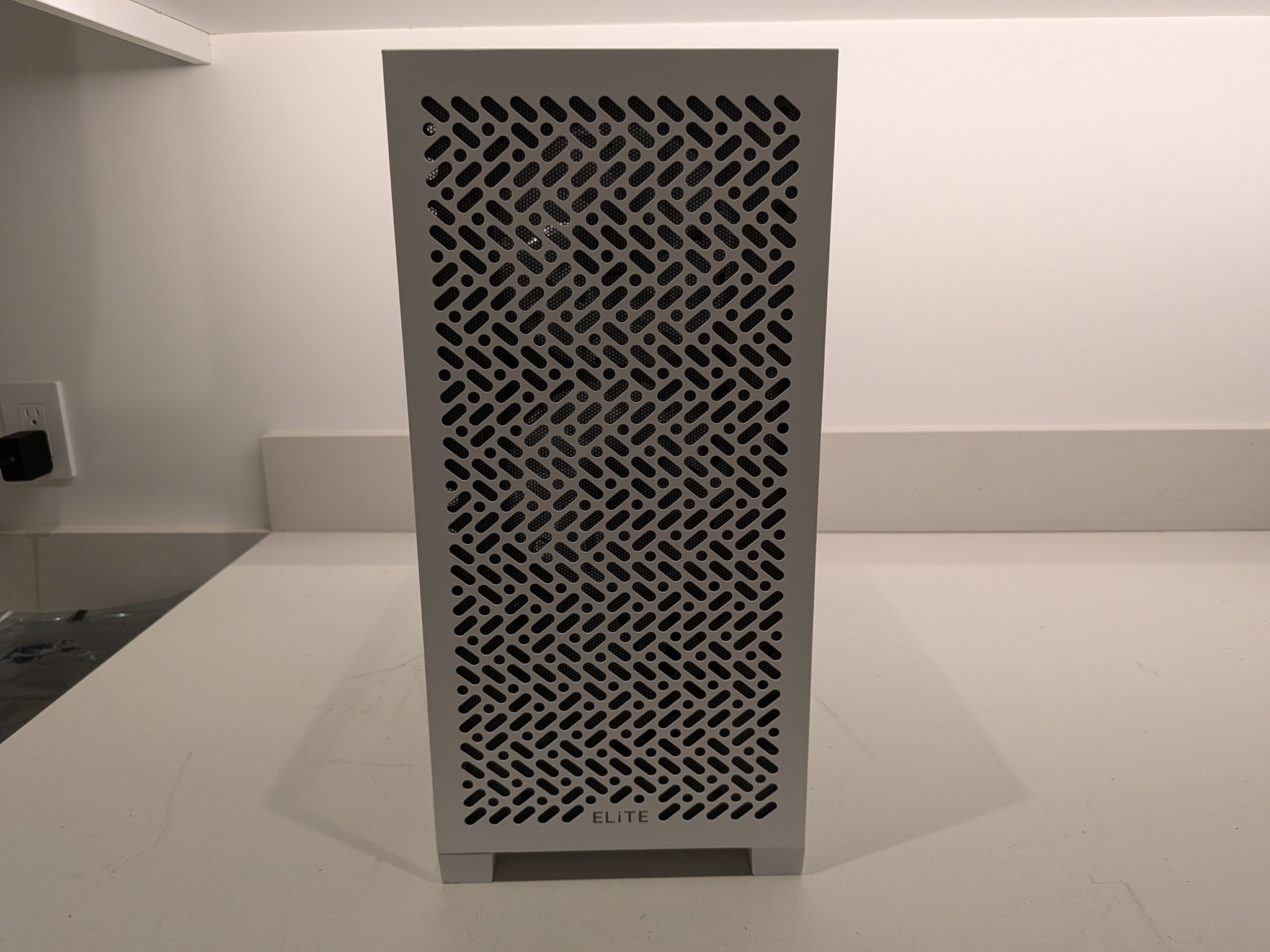 1440p Snow Box - RX 9060 XT 16 GB, Ryzen 5 7500F, 32 GB DDR5, 2 TB Gen 4 NVME, RGB
