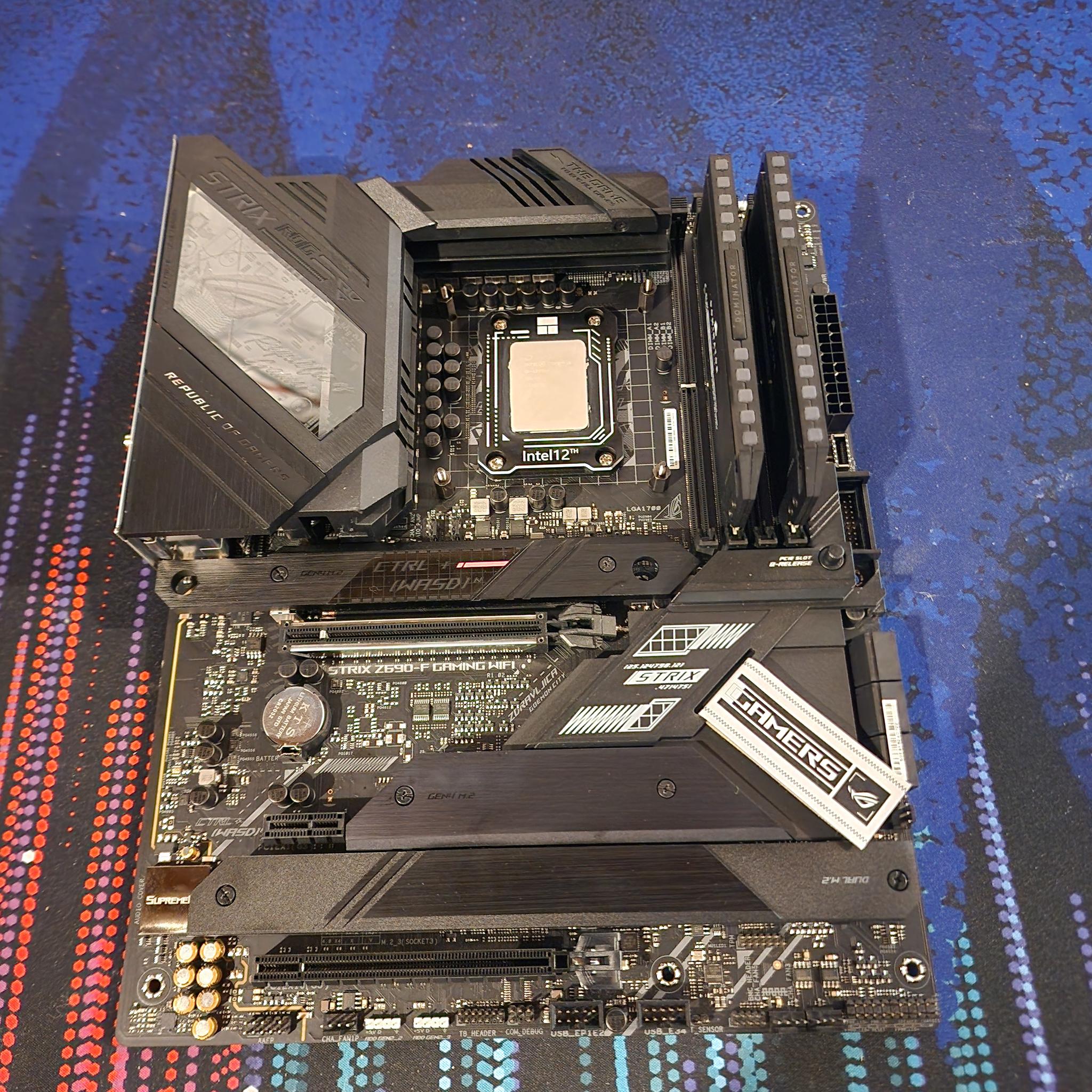 I9-12900K / 64GB DDR5 RAM / Z690 WiFi Mobo
