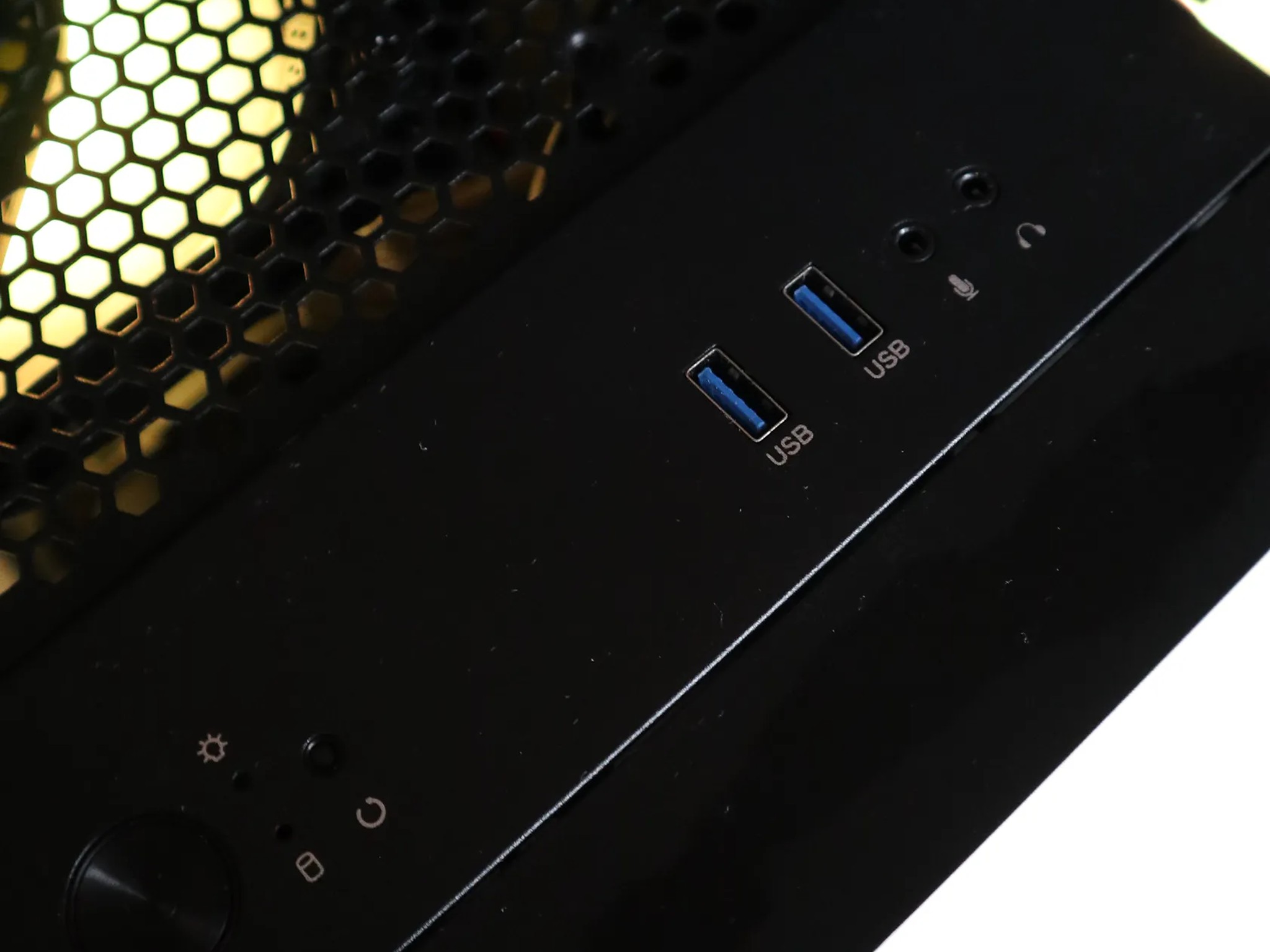 Bolt | Ryzen 3 1200/RX 560XT 8GB Gaming PC