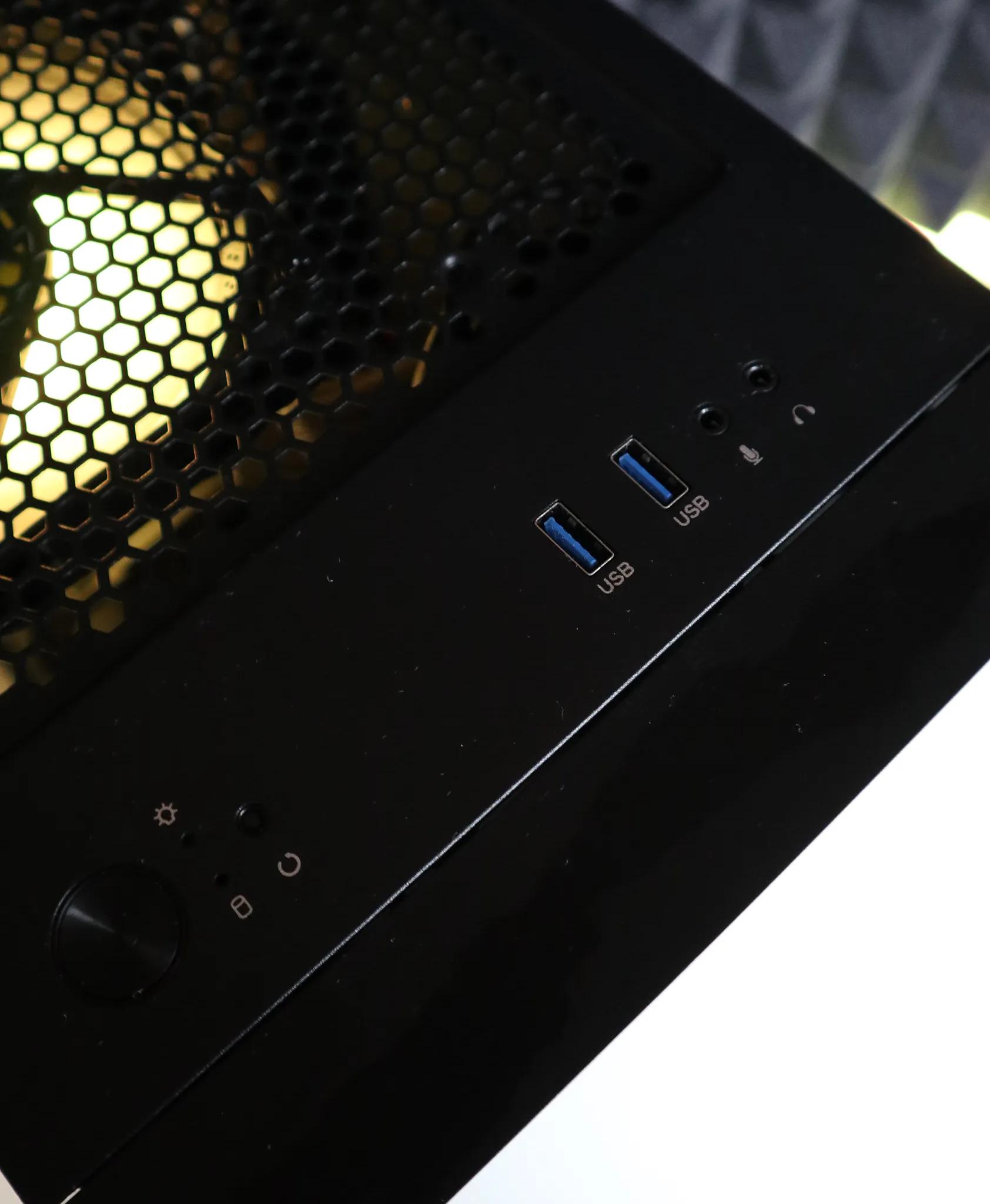 Bolt | Ryzen 3 1200/RX 560XT 8GB Gaming PC
