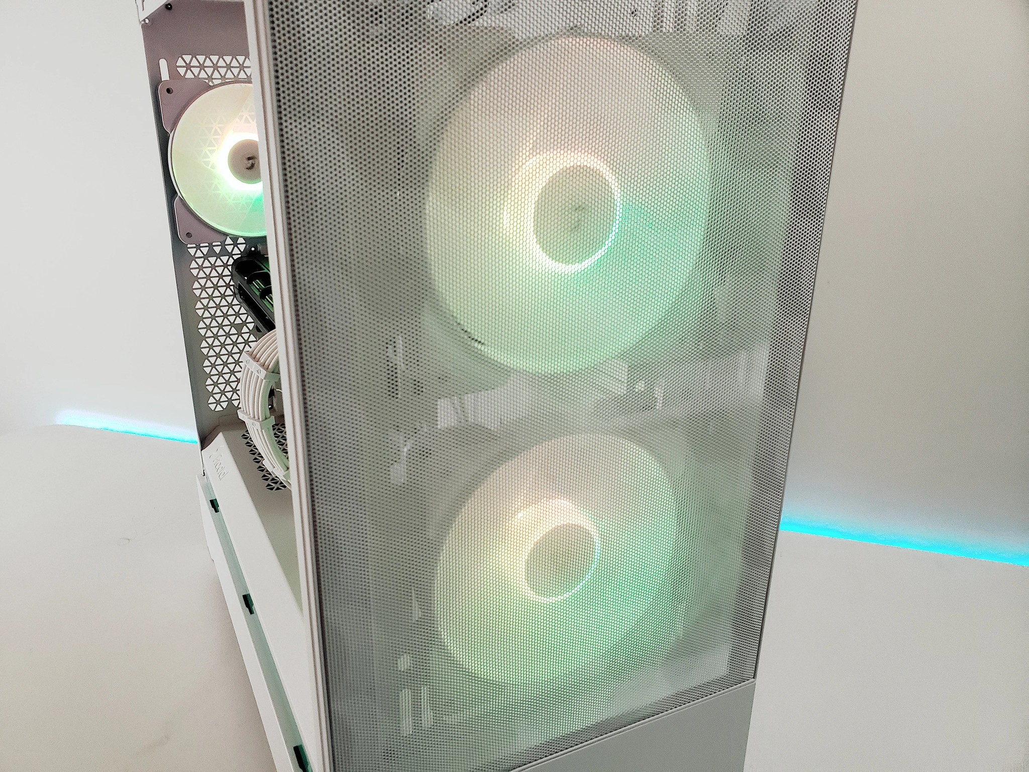 R5🚨White P2P Gaming PC V2 |⚙️5700XT| Brand New✨ |