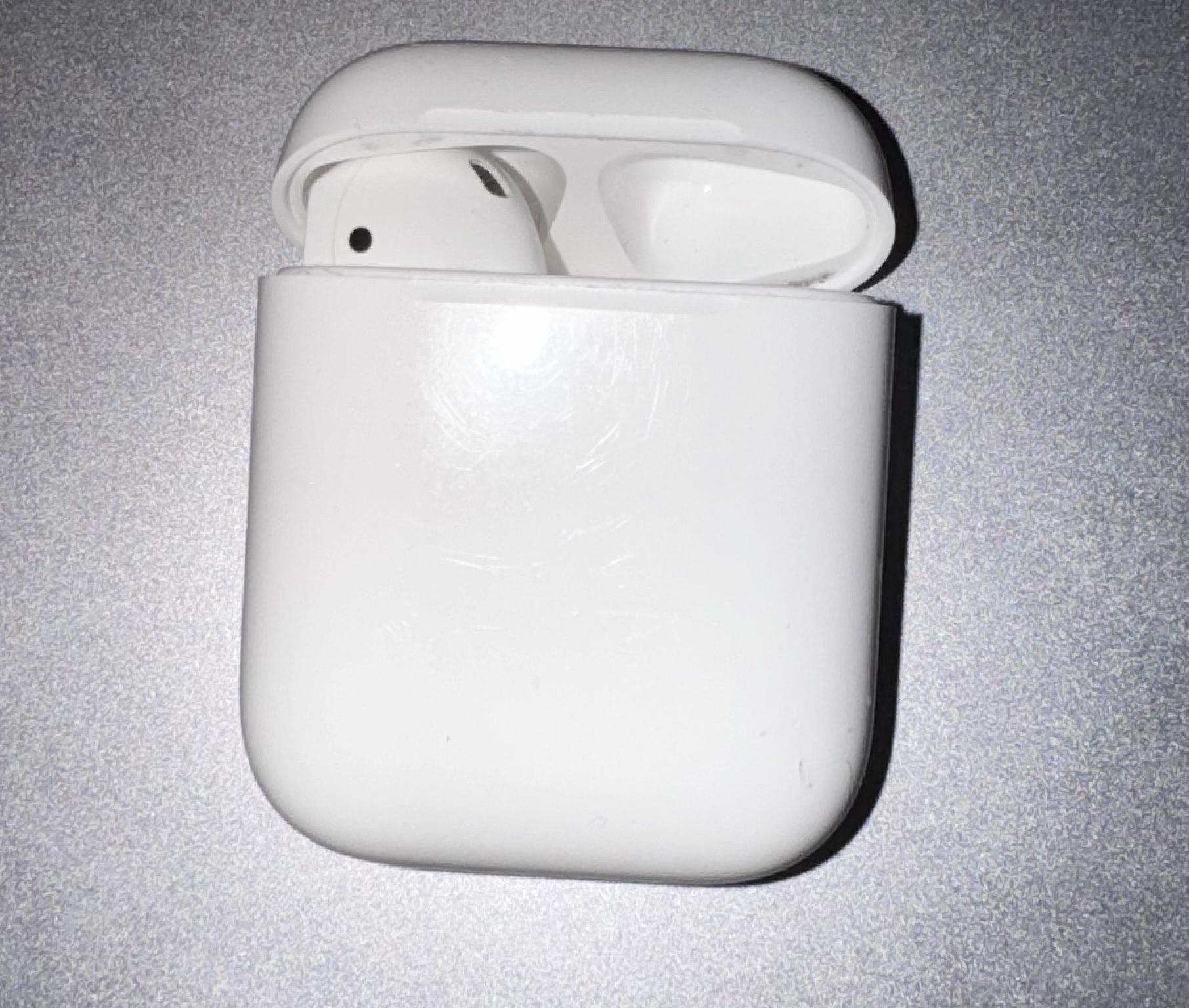 Apple Airpods 1st Generation Wireless Earbuds | Charging Case and Left Earbud ONLY A1602