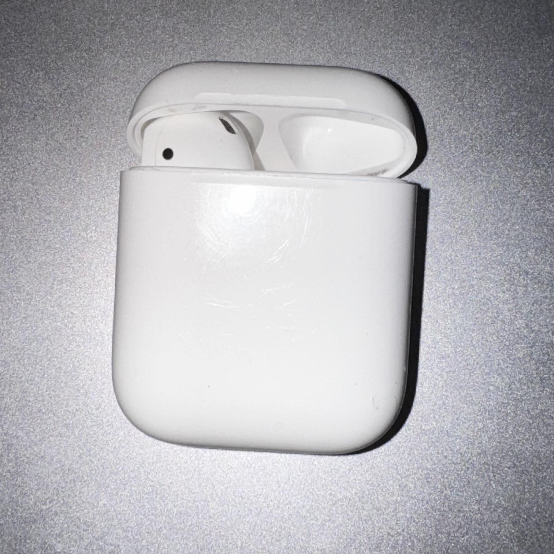 Apple Airpods 1st Generation Wireless Earbuds | Charging Case and Left Earbud ONLY A1602