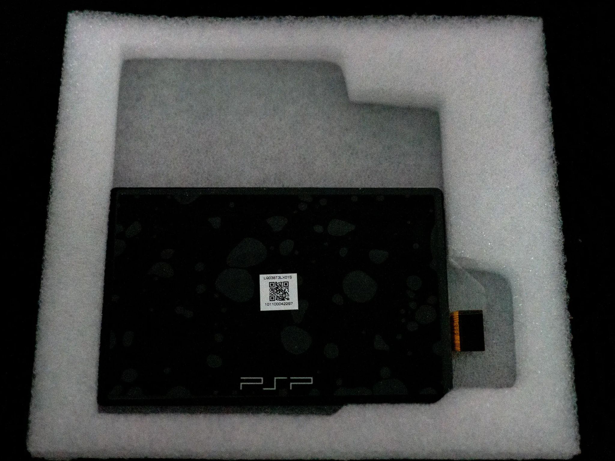 PSP Go White Shell replacement + screen!