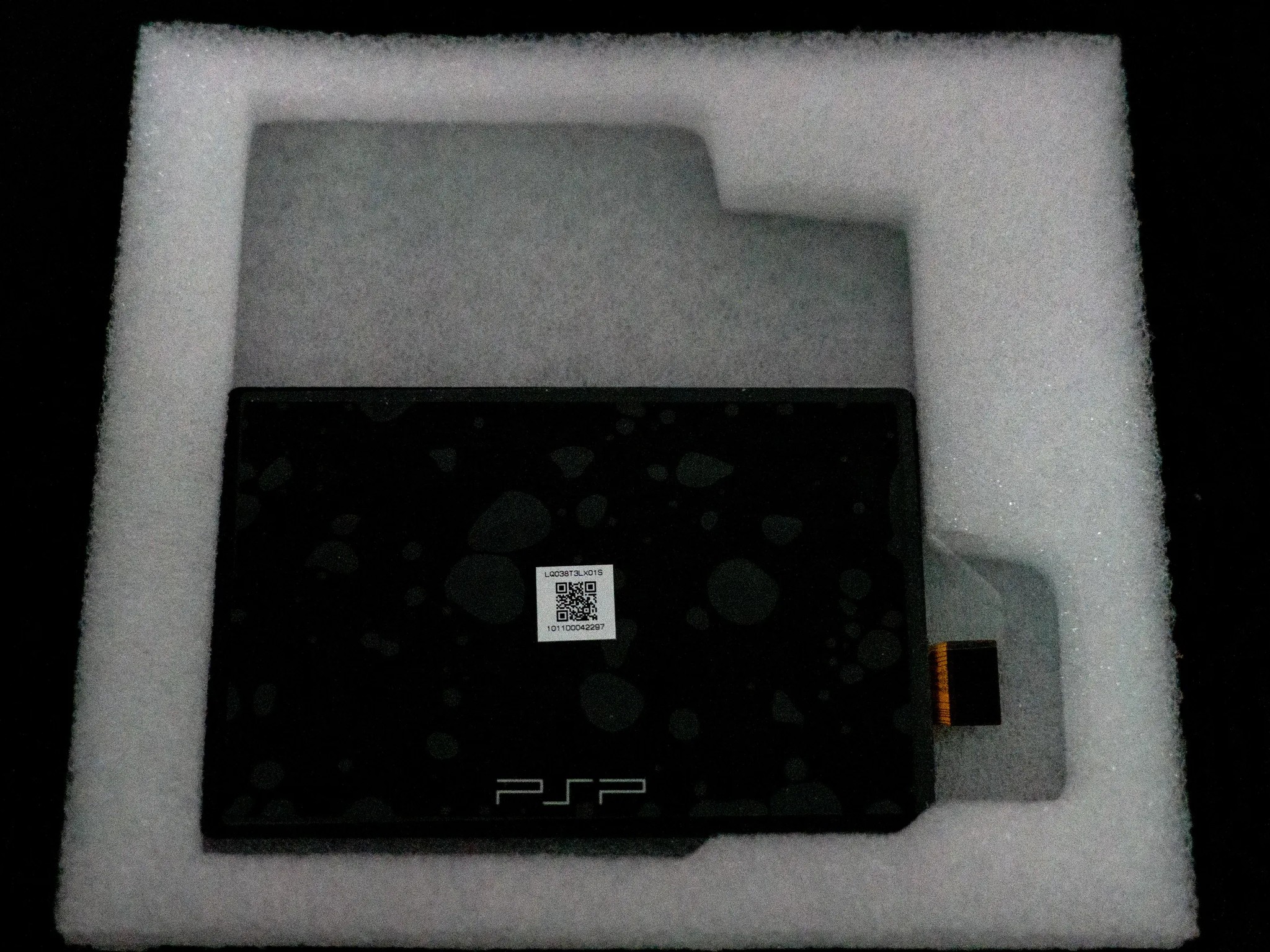 PSP Go White Shell replacement + screen!